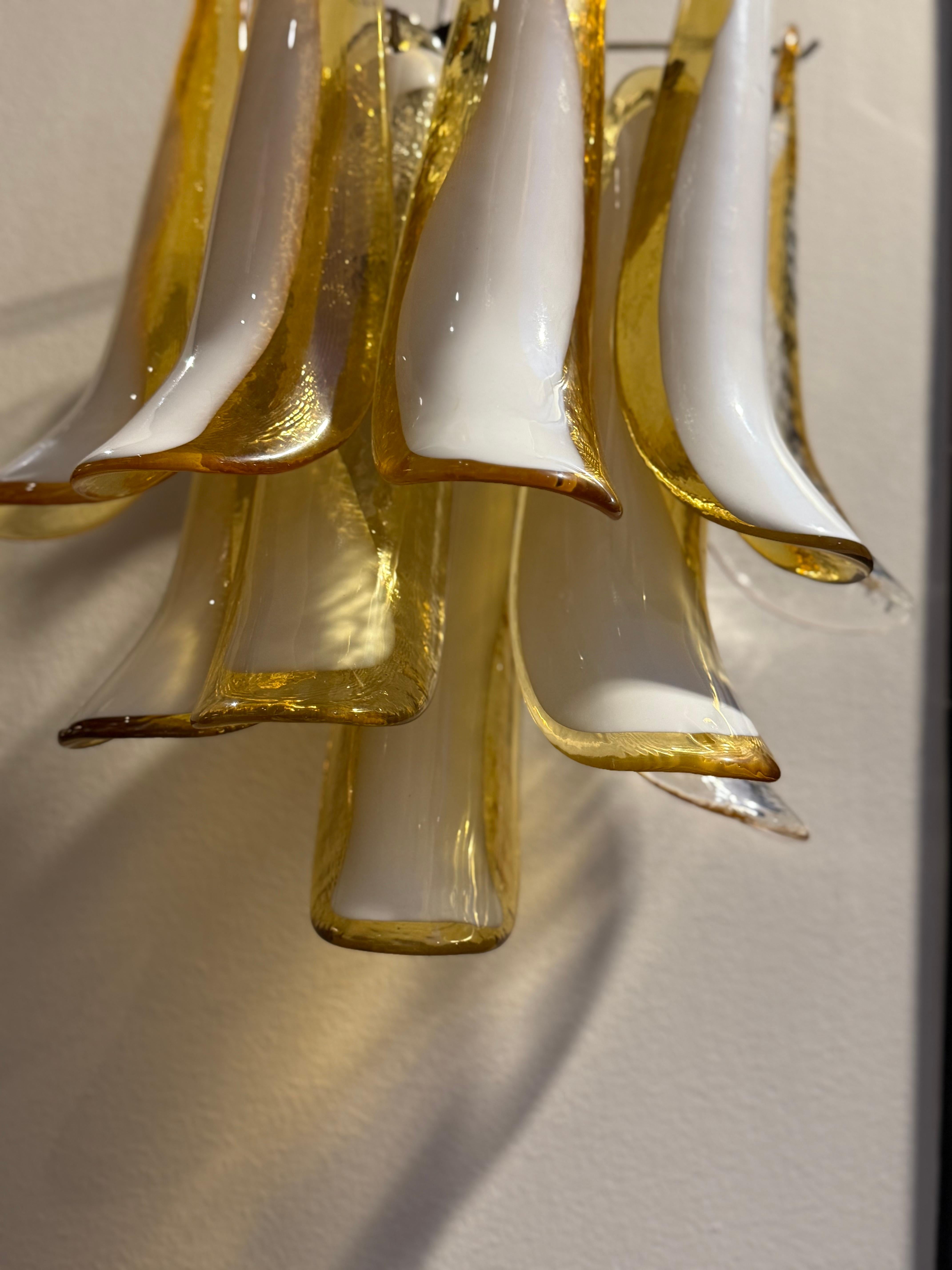 Vetro Eclettica, audace e colorata applique di Murano in vetro ambra, bianco e chiaro in vendita