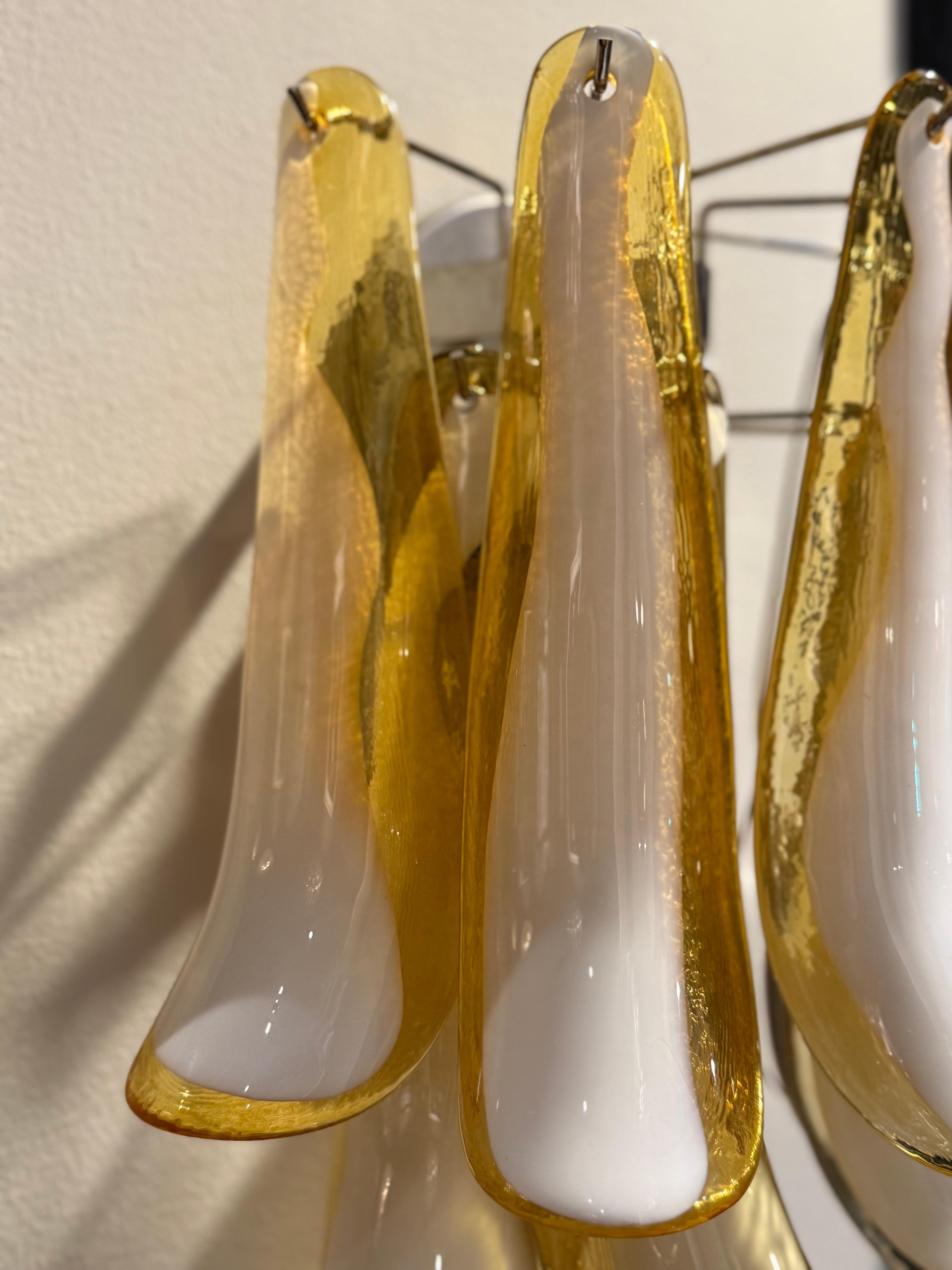 Eclettica, audace e colorata applique di Murano in vetro ambra, bianco e chiaro in vendita 2