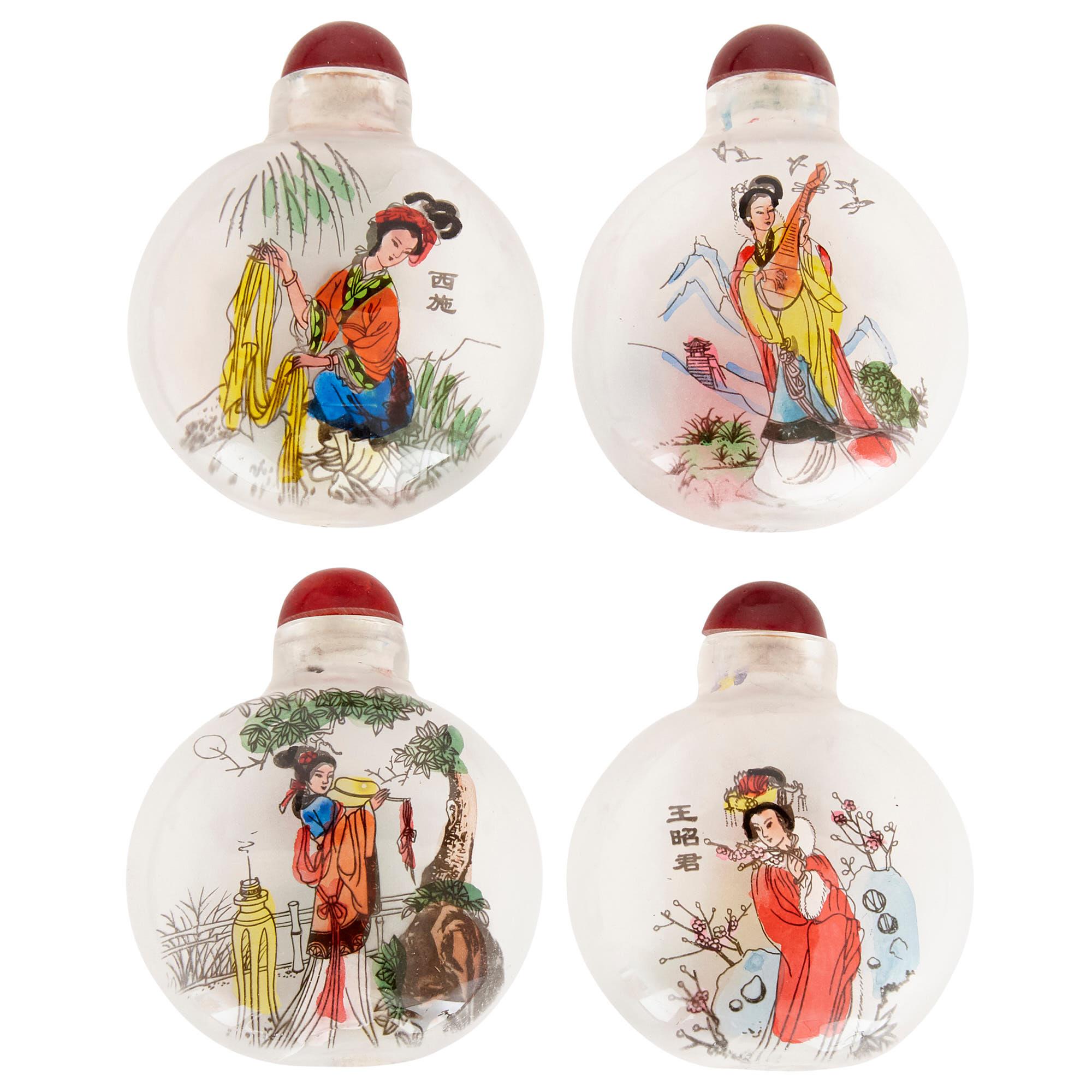 Eclectic Collection of Enamelled Glass Chinese Snuff Bottles In Good Condition For Sale In London, GB