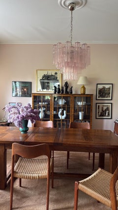Lampadario di Murano rosa eclettico e colorato con tubi di vetro Tronchi