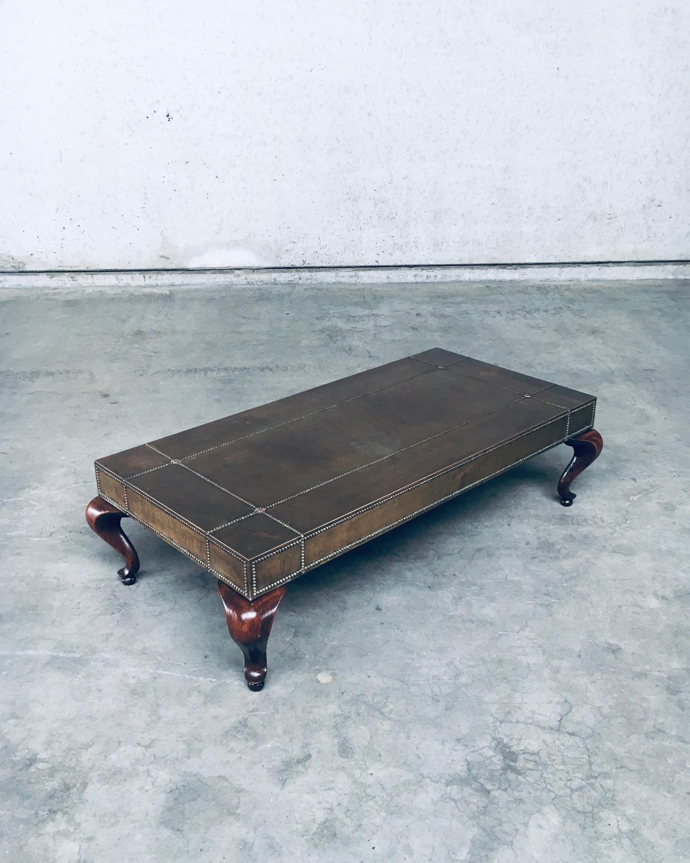 Milieu du XXe siècle Table basse en laiton au design éclectique, France, années 1960 en vente