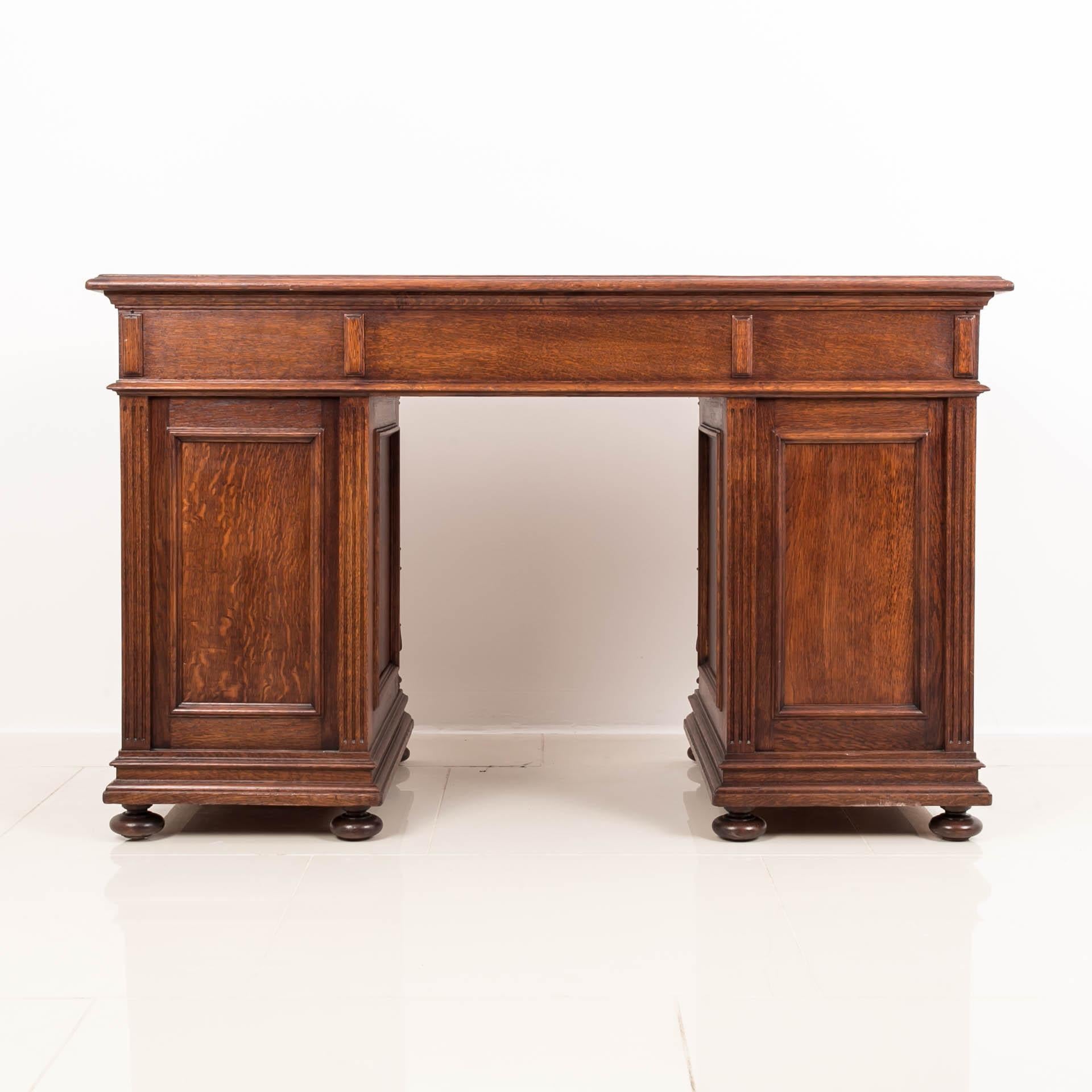 Eclectic Desk in Oak Wood, Germany, circa 1880-1890 In Good Condition In Wrocław, Poland