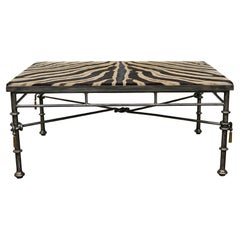 Mesa de centro ecléctica de metal con tapa de piel de cebra de mediados de siglo y pequeñas borlas doradas