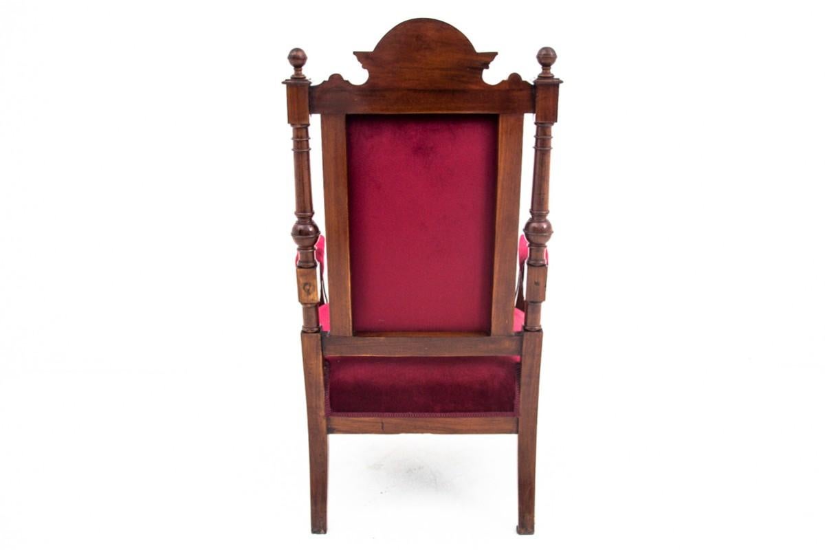 Eclectic armchair, Western Europe, around 1920.

Very good condition.

Wood: walnut

Dimensions

Height 109 cm seat height 43 cm width 65 cm depth 60 cm.