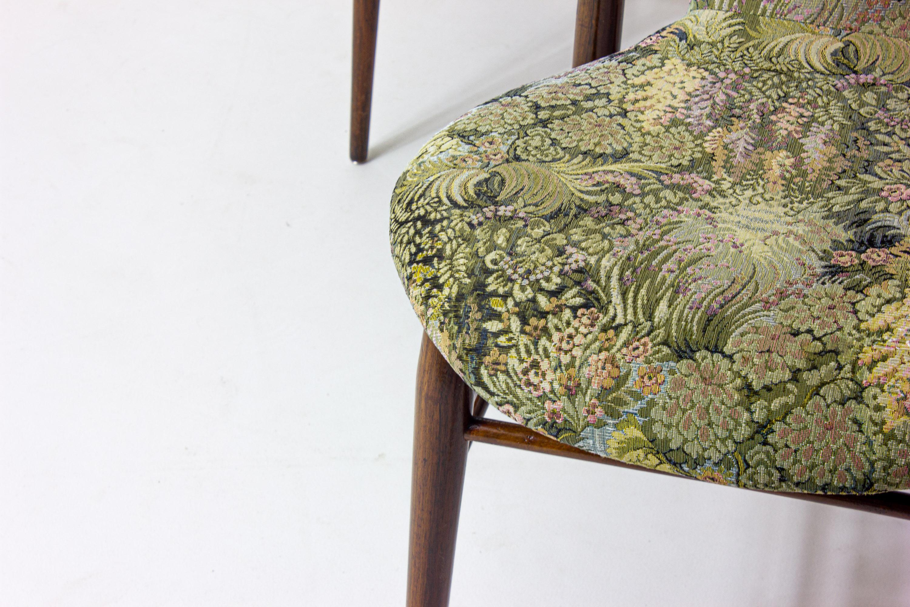 Eclectic scandinavian floating dining chairs in floral upholstery, 1960s In Good Condition For Sale In Antwerpen, VAN