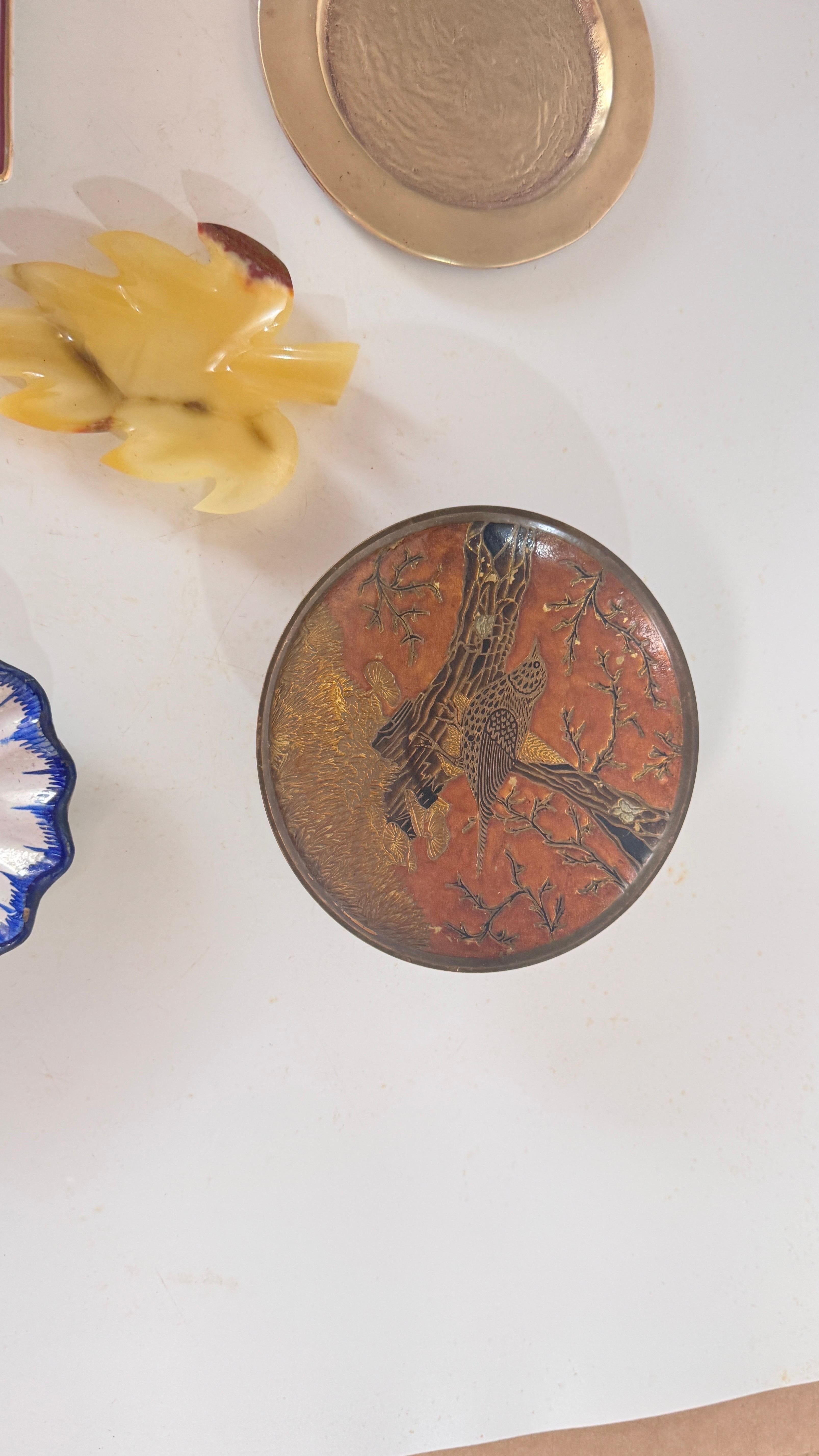 Ensemble éclectique de 5 cendriers vintage, matériaux mixtes - laiton, métal, onyx et céramique Bon état - En vente à Auribeau sur Siagne, FR