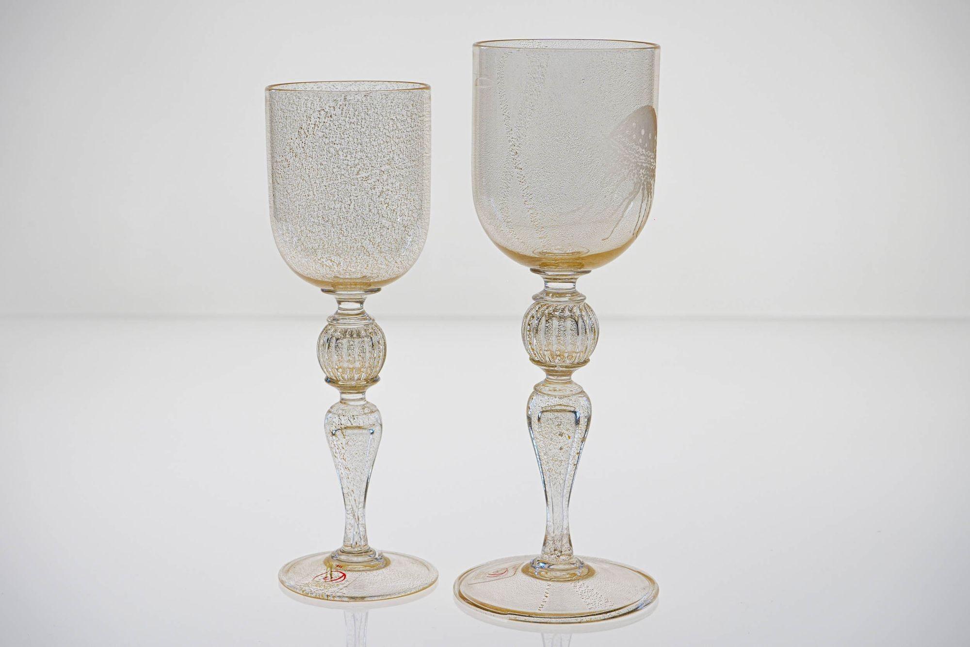 Ensemble éclectique de 8 verres à pied Cenedese Murano, chacun avec feuille d'or incrustée en vente 10
