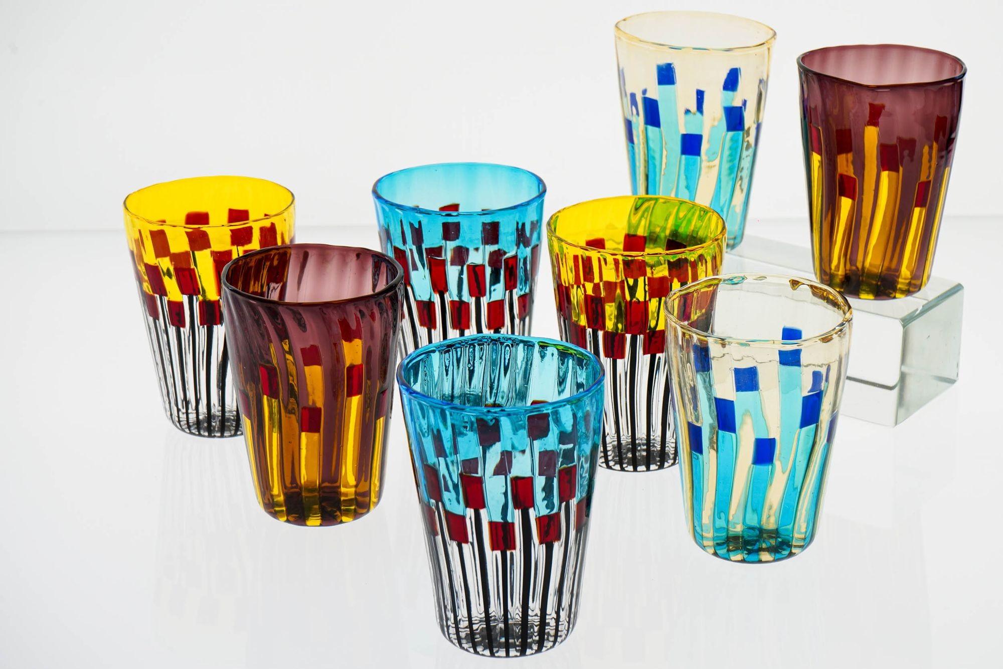 Juego ecléctico de 8 vasos de cristal de Murano, colección Aria, Firmado en venta 6