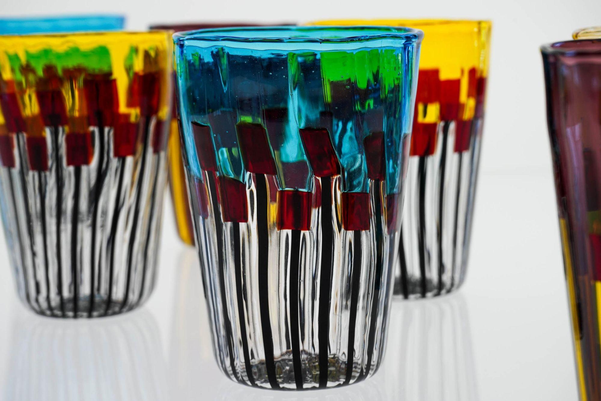 Juego ecléctico de 8 vasos de cristal de Murano, colección Aria, Firmado en venta 10