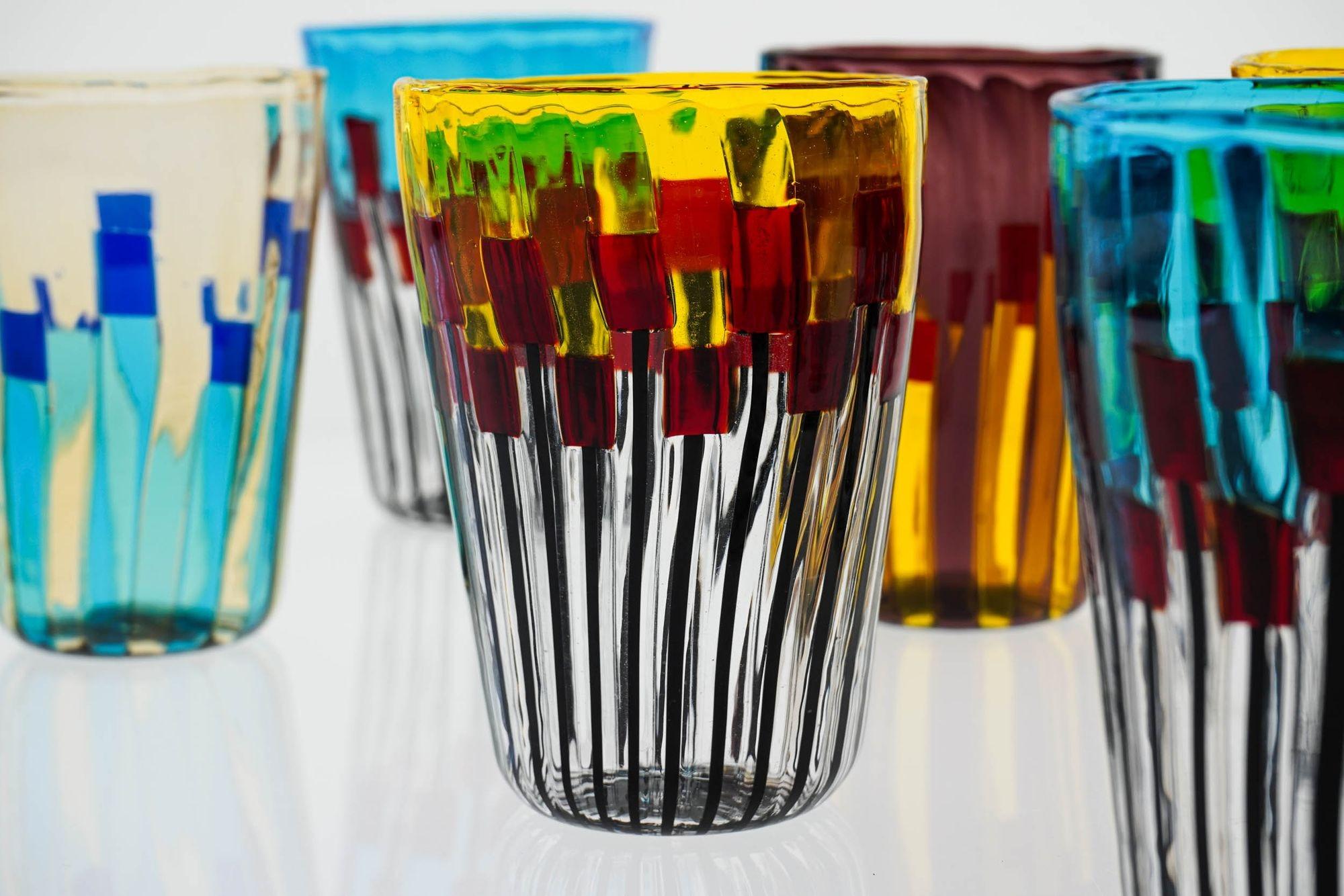 Juego ecléctico de 8 vasos de cristal de Murano, colección Aria, Firmado en venta 11