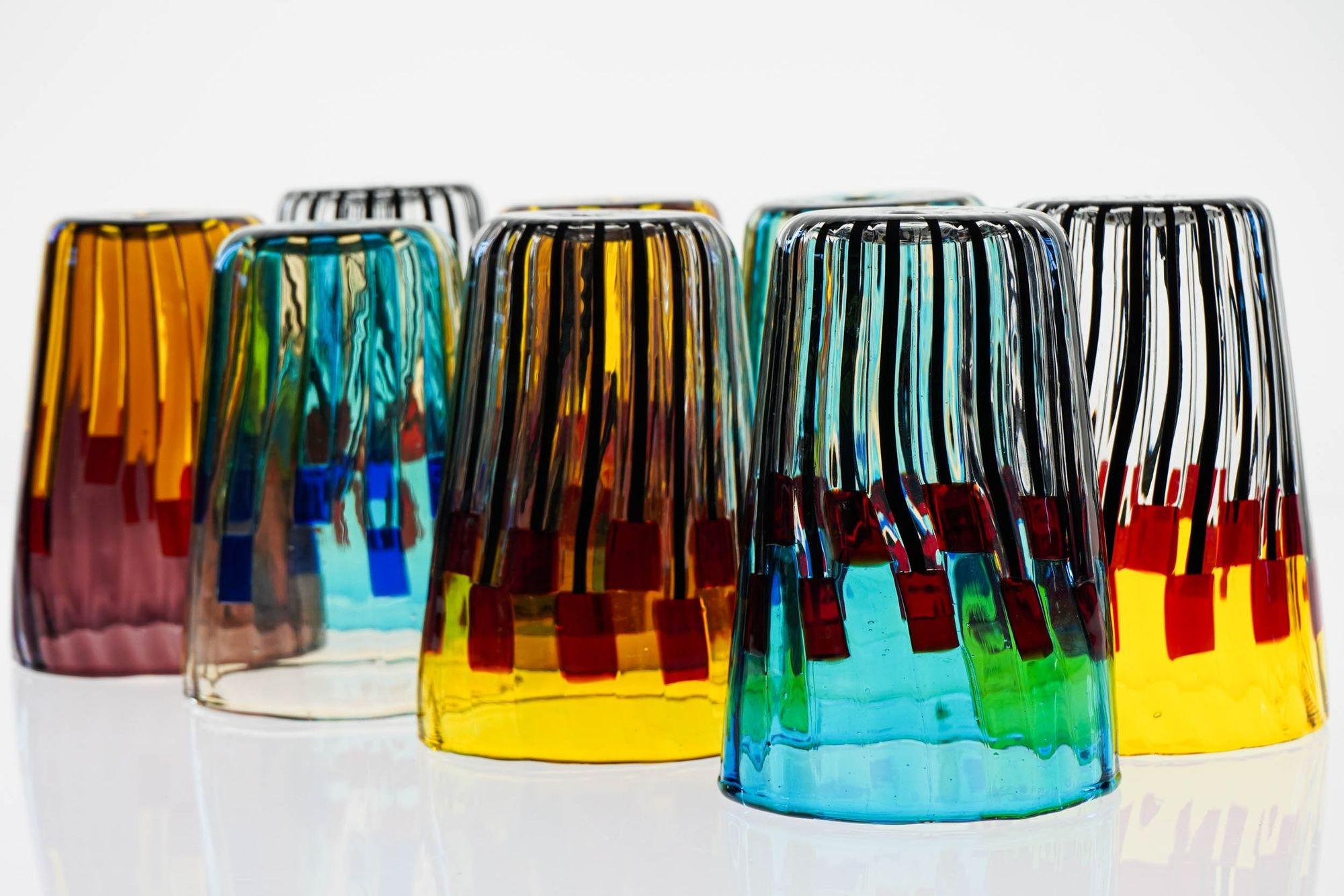 Juego ecléctico de 8 vasos de cristal de Murano, colección Aria, Firmado en venta 12