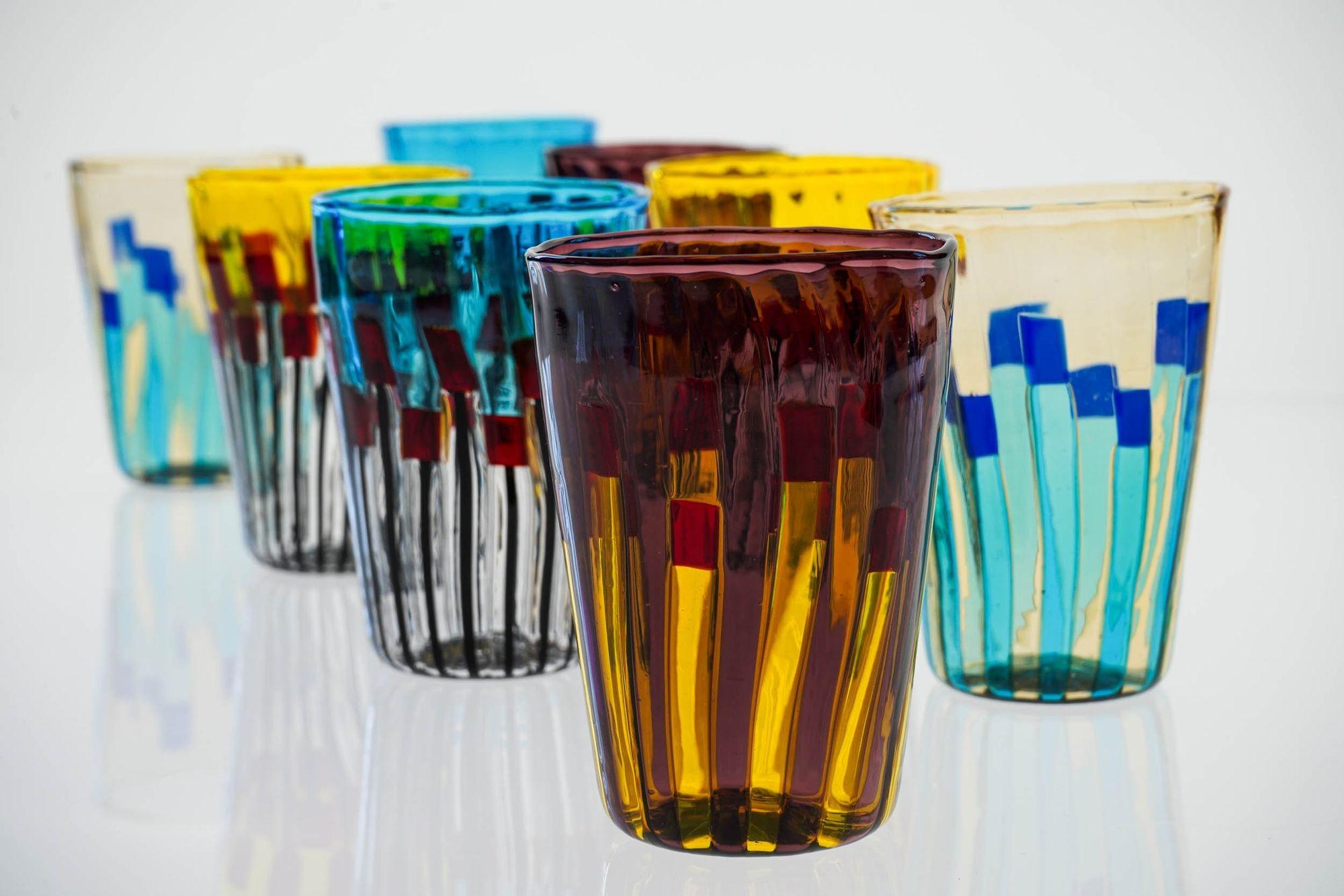 Juego ecléctico de 8 vasos de cristal de Murano, colección Aria, Firmado Mosaico en venta