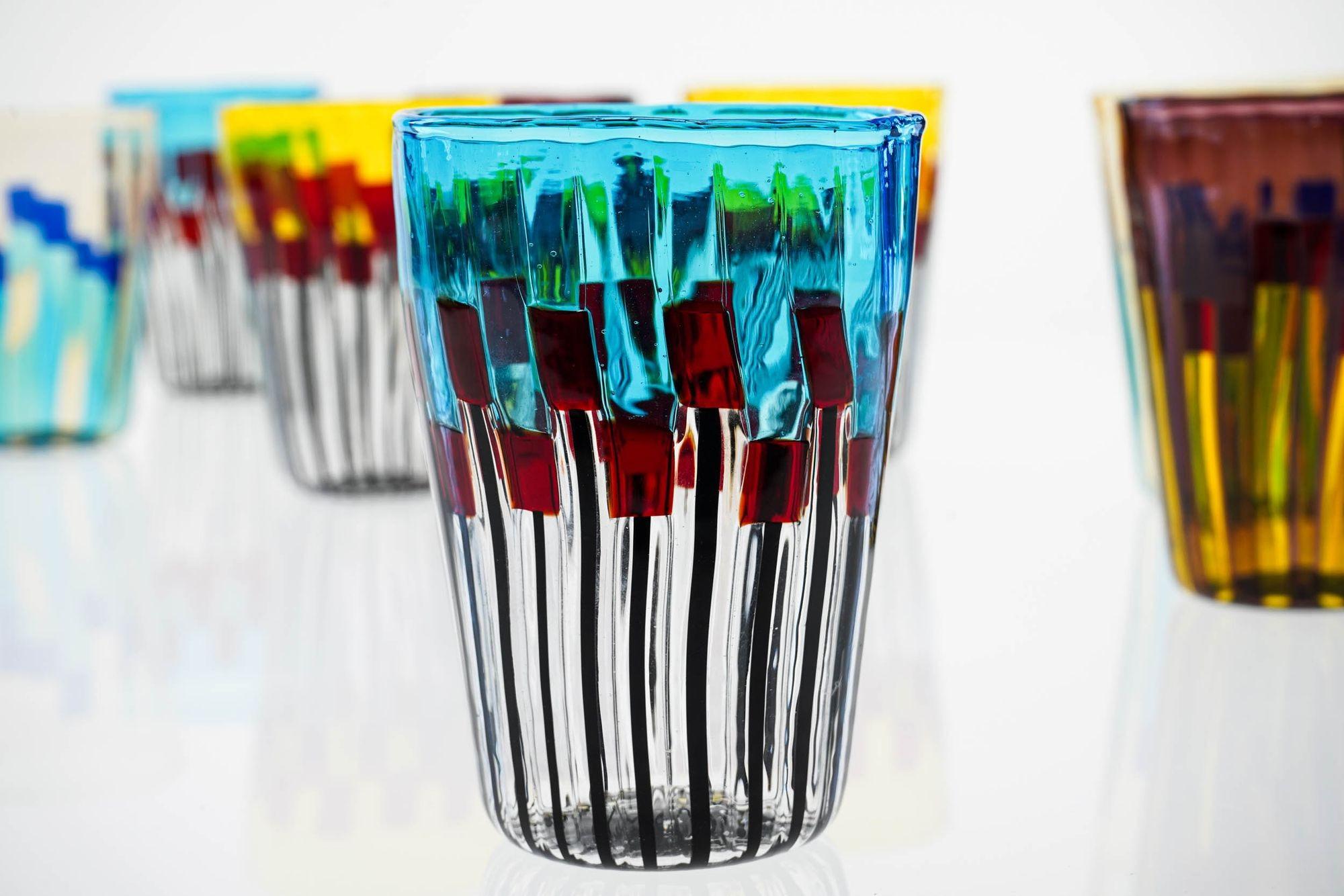 Juego ecléctico de 8 vasos de cristal de Murano, colección Aria, Firmado Siglo XXI y contemporáneo en venta