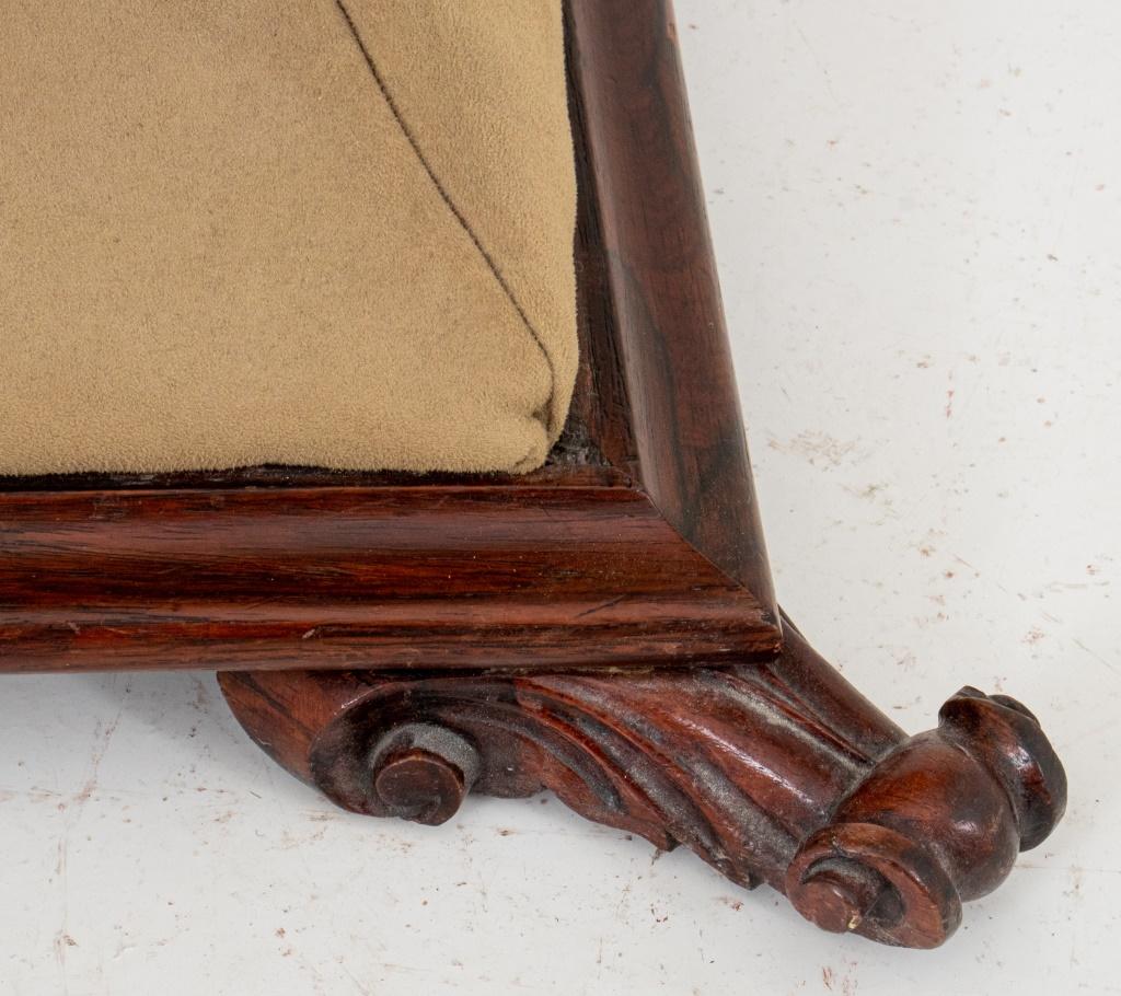 Eklektischer Hocker auf viktorianischem Holzsockel montiert im Zustand „Gut“ im Angebot in New York, NY