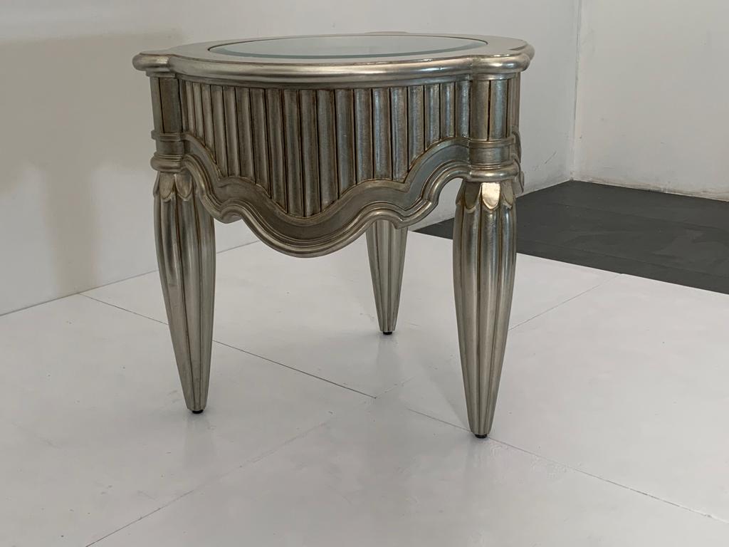 Eklektischer Tisch mit Silberplatte und Glasüberzug, 1990er-Jahre im Angebot 2