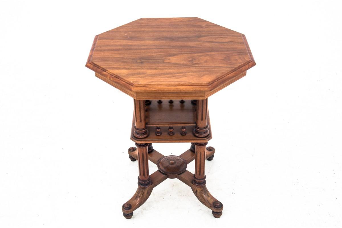 Eclectic table, France, around 1890.

Very good condition.

Wood: walnut

dimensions H 70 cm W 59 cm D 59 cm.
      