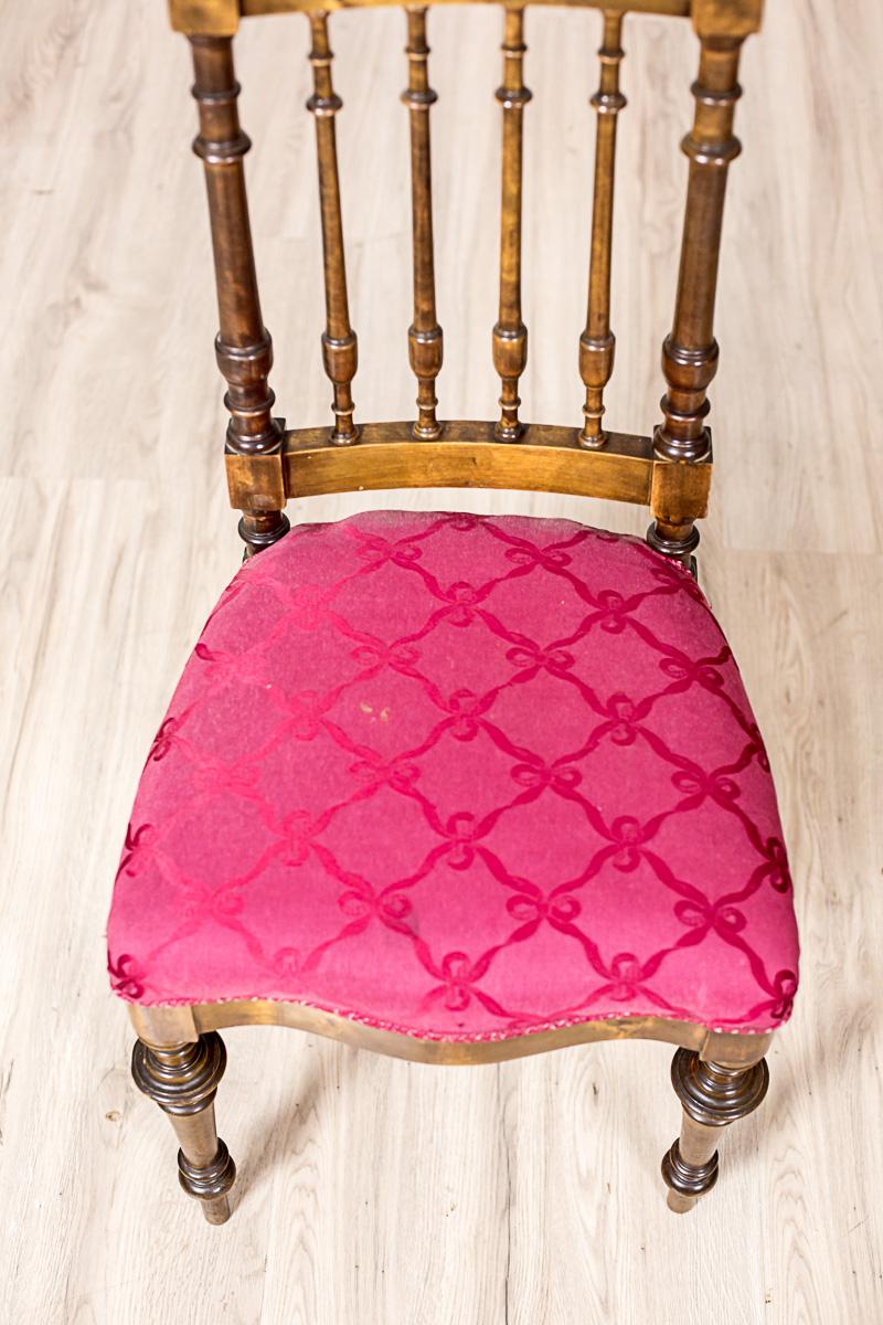 Eklektischer Stuhl aus Nussbaumholz, CIRCA 1930 (Europäisch) im Angebot