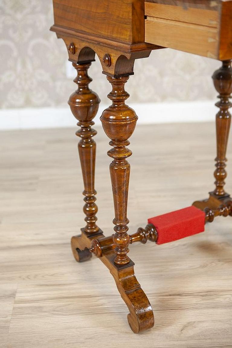 Table de couture éclectique en bois et placage de noyer, Circa 1900 en vente 2