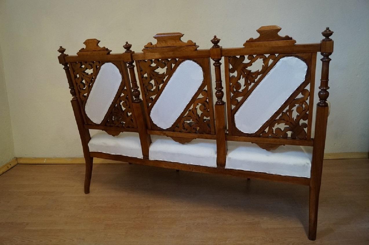 Eclectic Walnut Three Seats from 1880 For Sale 3
