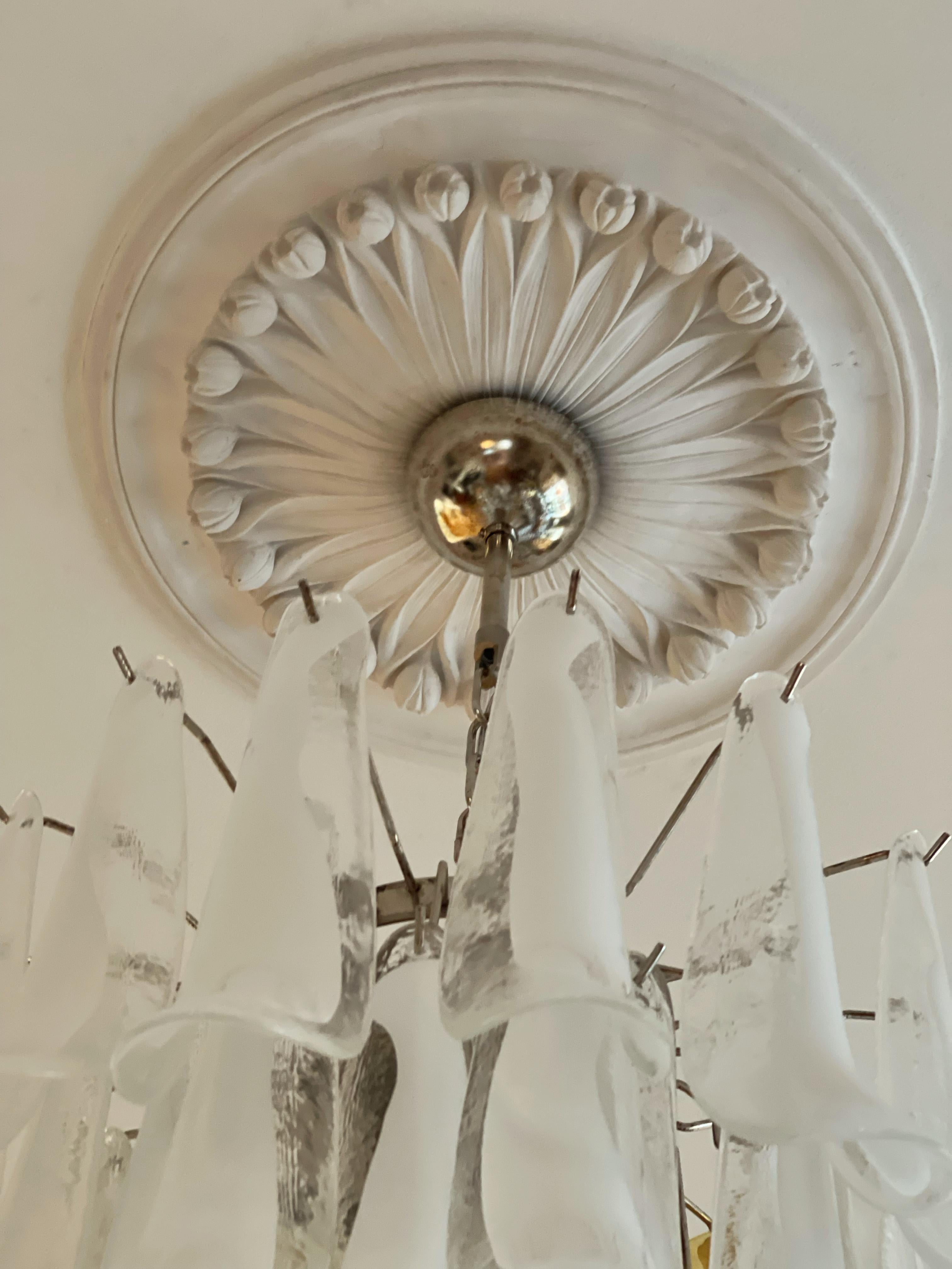 Vetro Lampadario di Murano bianco eclettico in stile fenicottero in vendita