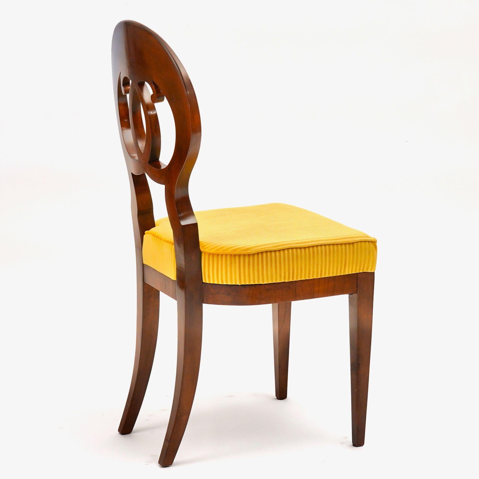 Eclettica. Collezione di sedie Biedermeier. Johann-Friedrich, finitura in noce In condizioni Nuovo in vendita a Tavarnelle val di Pesa, Florence