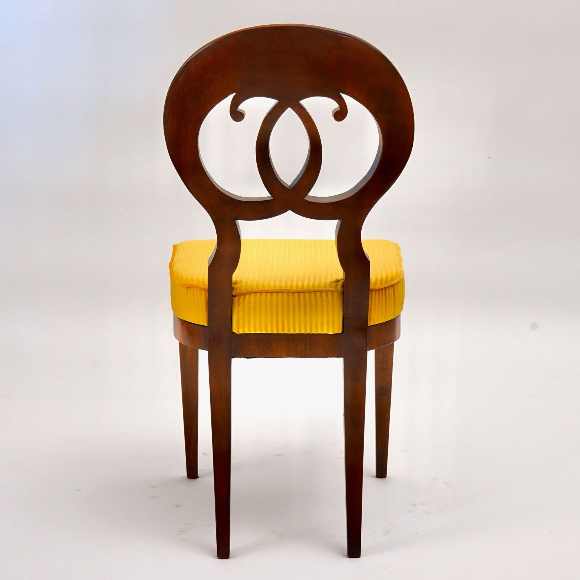 Velluto Eclettica. Collezione di sedie Biedermeier. Johann-Friedrich, finitura in noce in vendita