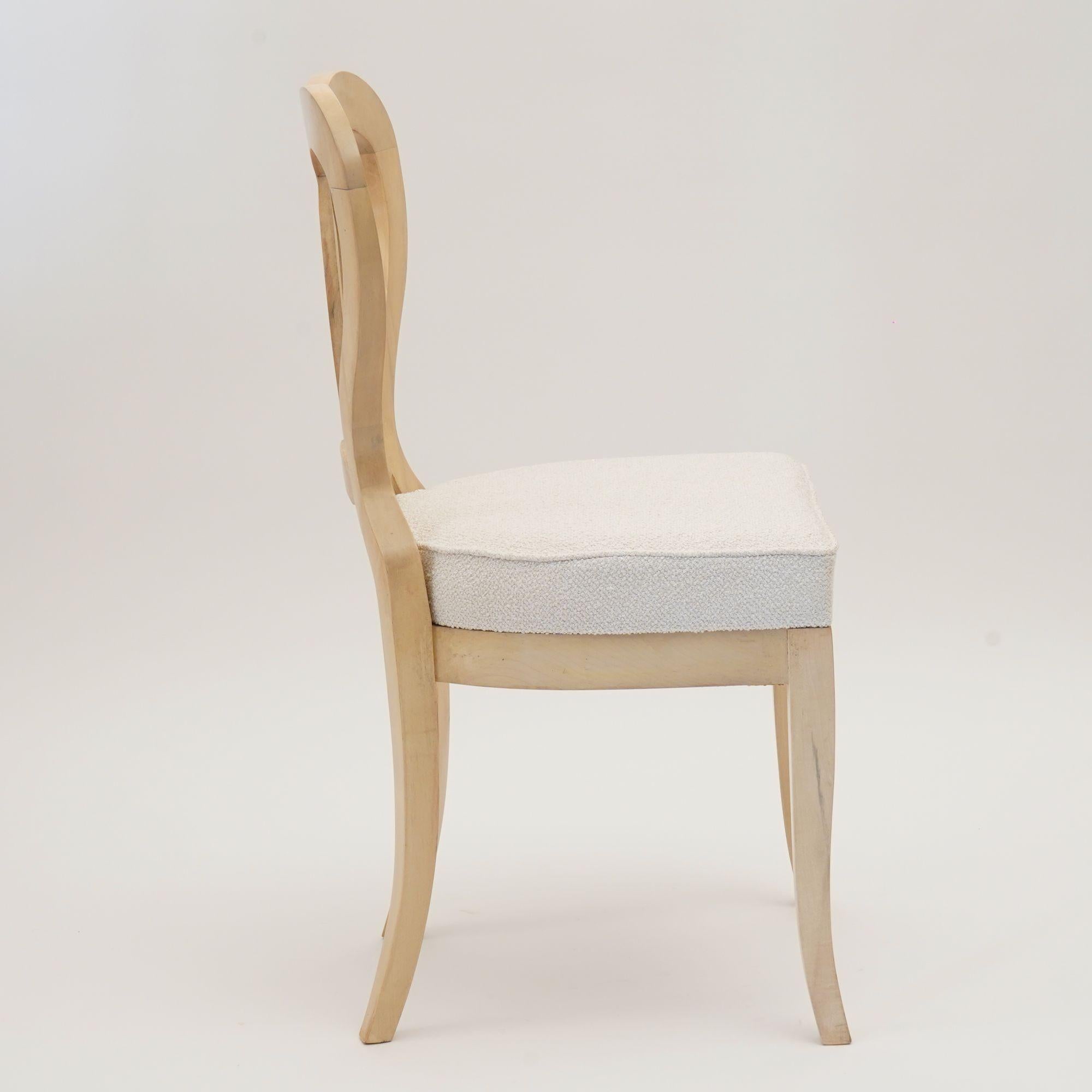 Intagliato a mano Eclettica. Collezione di sedie Biedermeier. Modello Clara-Luise, finitura bianca in vendita