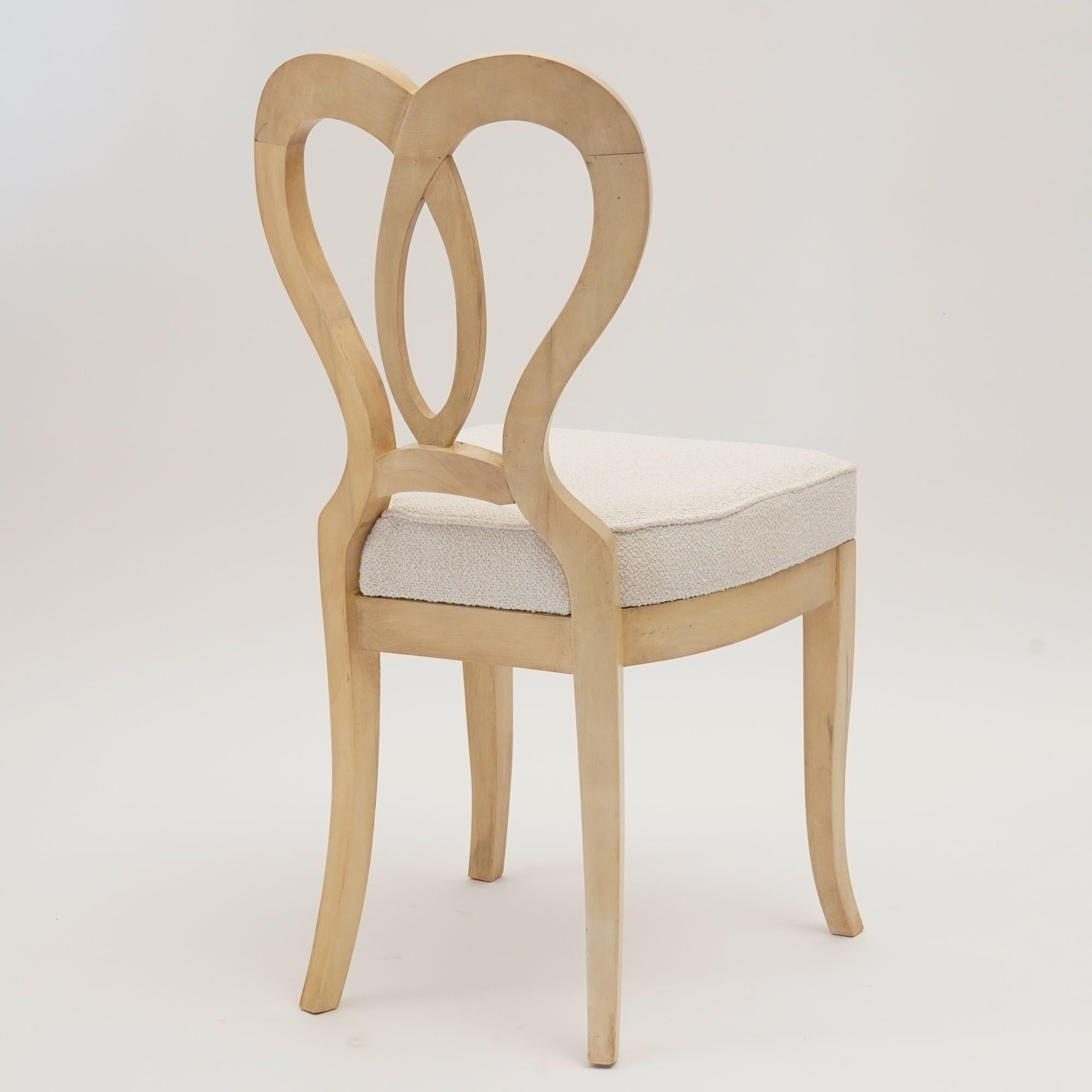 XXI secolo e contemporaneo Eclettica. Collezione di sedie Biedermeier. Modello Clara-Luise, finitura bianca in vendita