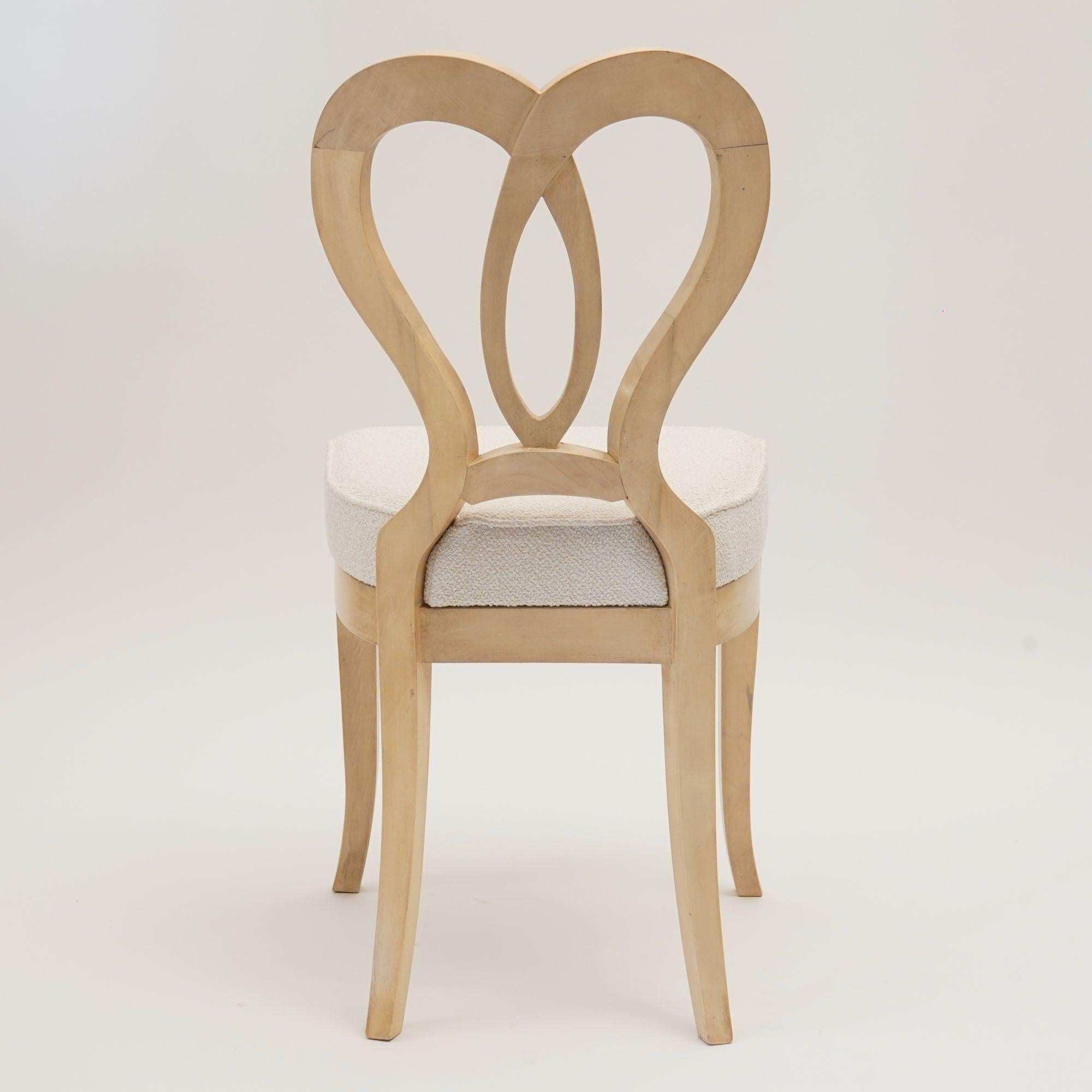 Bouclé Eclettica. Collezione di sedie Biedermeier. Modello Clara-Luise, finitura bianca in vendita