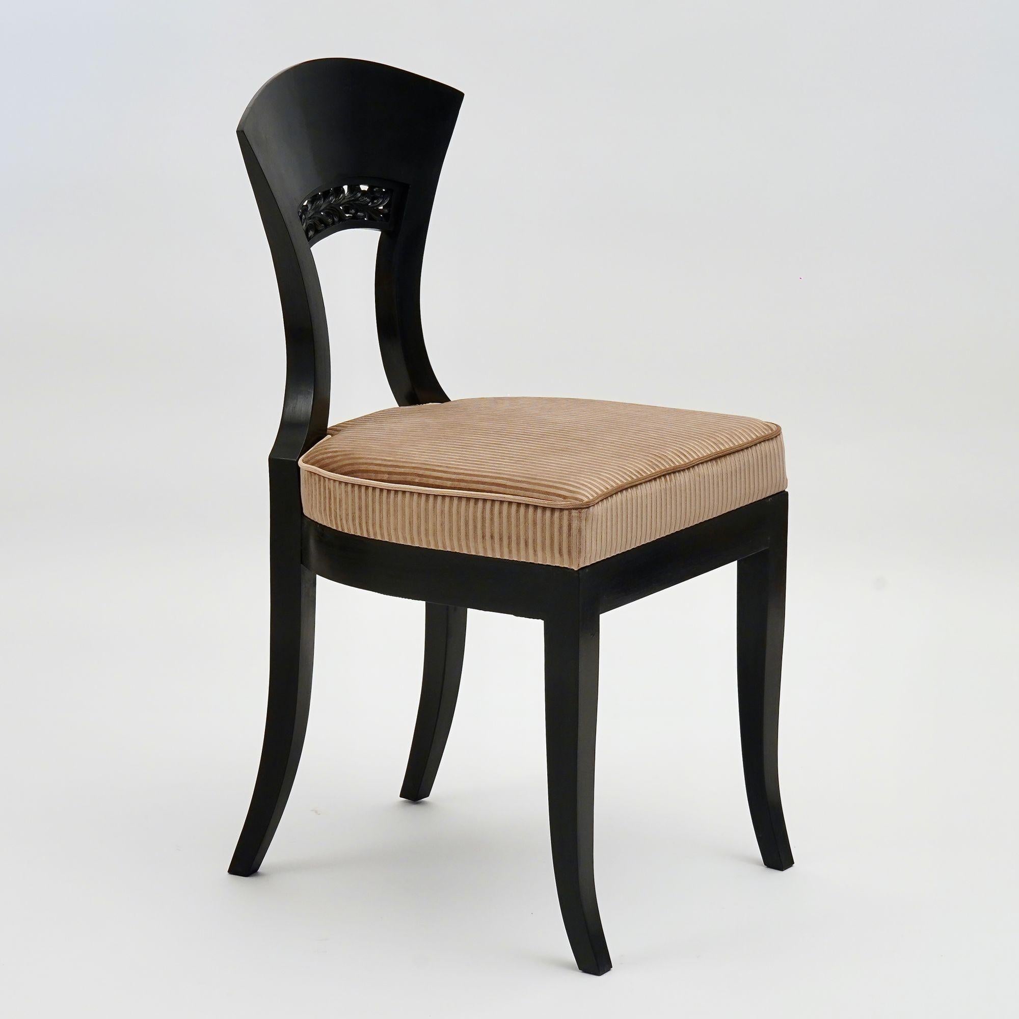 Eclectica. Biedermeier Chair Collection. Model No. Georg-Ludwig, Ebonisierte Ausführung (Italienisch) im Angebot