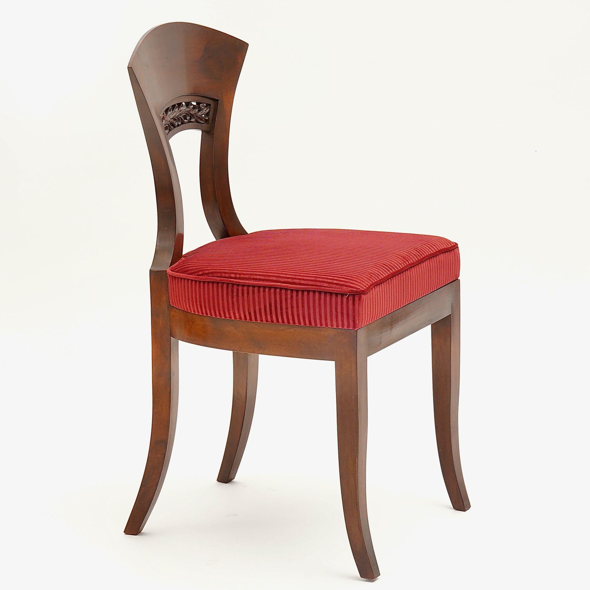 Italiano Eclettica. Collezione di sedie Biedermeier. Modello Georg-Ludwig, finitura in noce in vendita