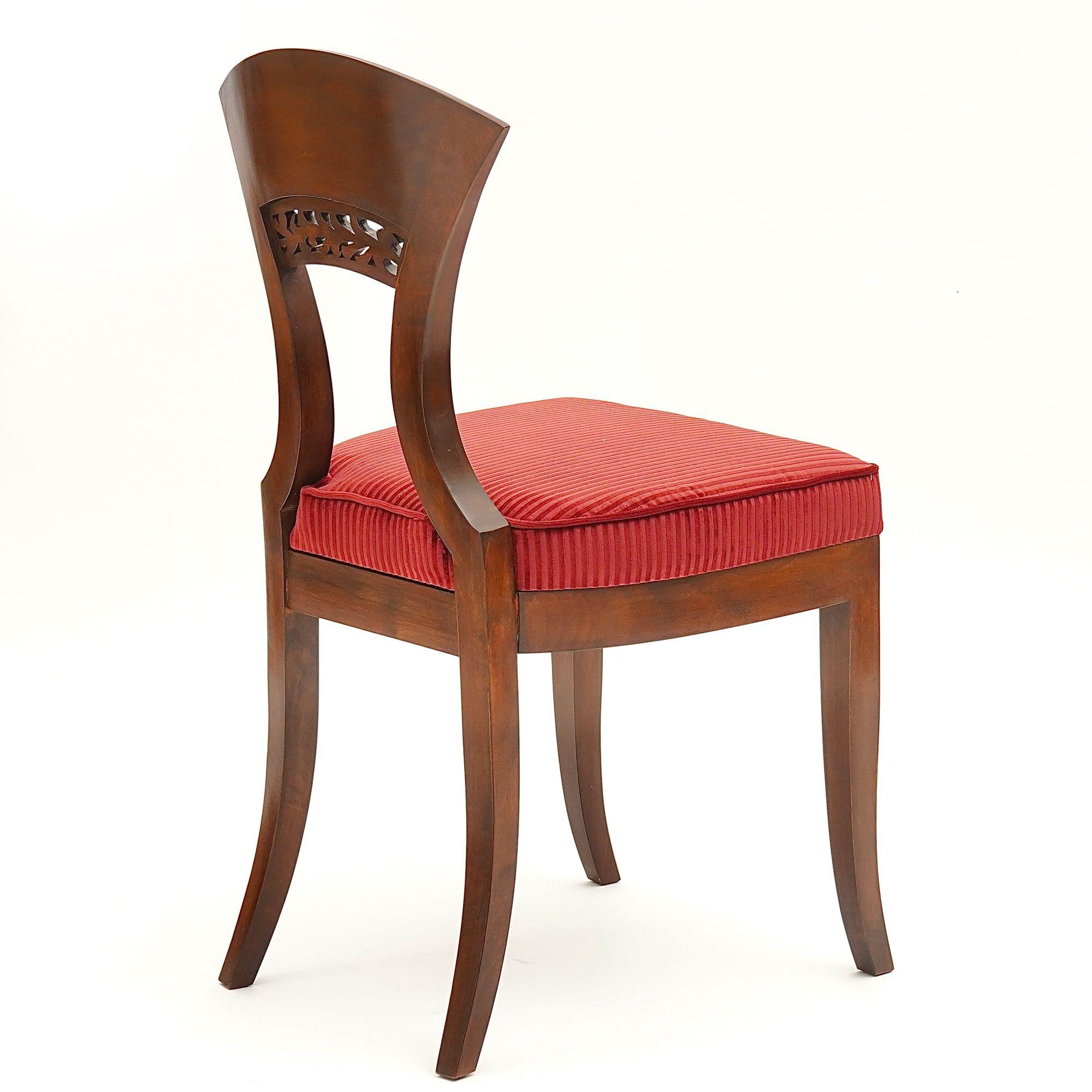 Eclettica. Collezione di sedie Biedermeier. Modello Georg-Ludwig, finitura in noce In condizioni Nuovo in vendita a Tavarnelle val di Pesa, Florence