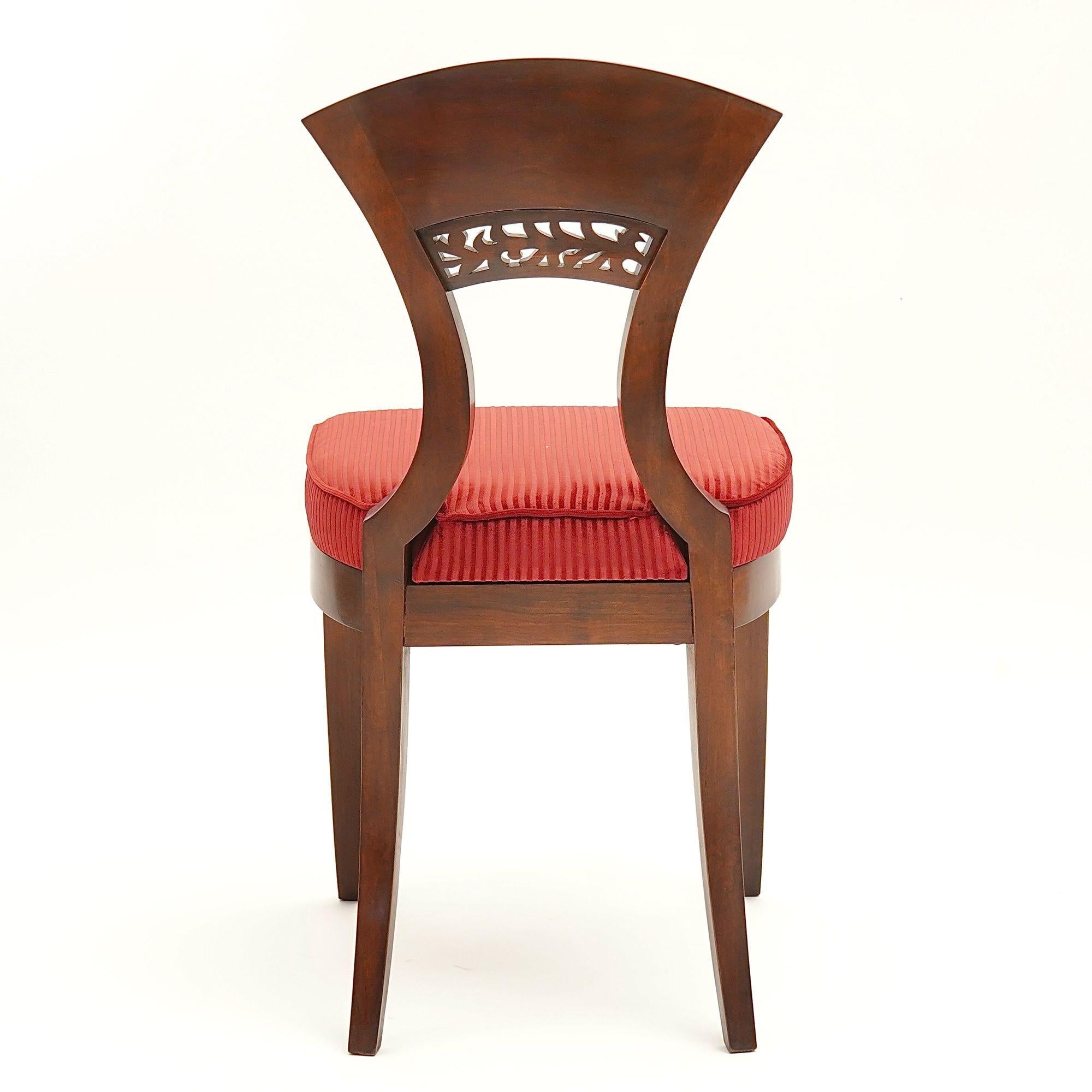 Velluto Eclettica. Collezione di sedie Biedermeier. Modello Georg-Ludwig, finitura in noce in vendita