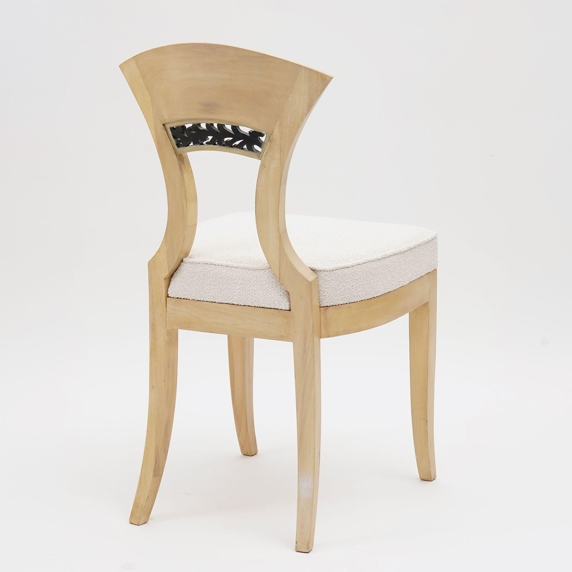 Eclectica. Biedermeier Chair Collection. Model No. Georg-Ludwig, weiß lackiert (21. Jahrhundert und zeitgenössisch) im Angebot