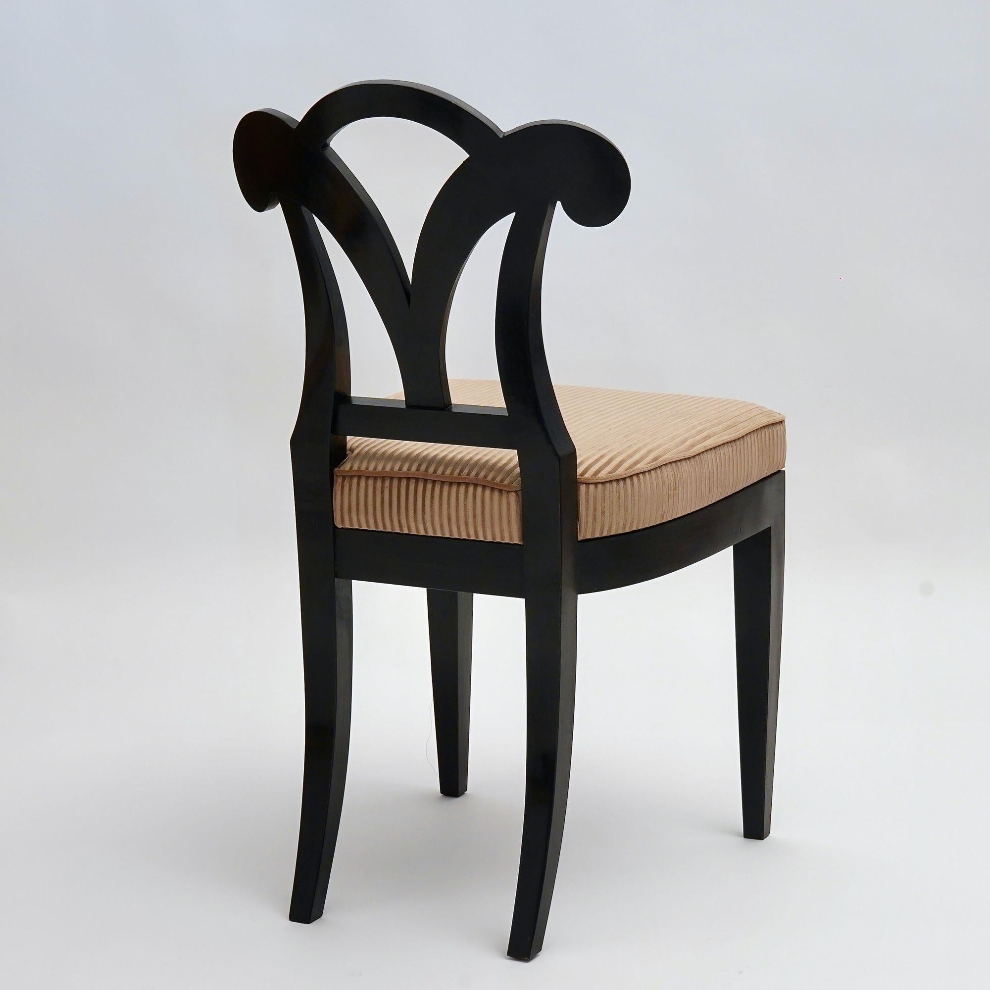 XXI secolo e contemporaneo Eclettica. Collezione di sedie Biedermeier. Modello Johanna-Sophie, finitura ebanizzata in vendita