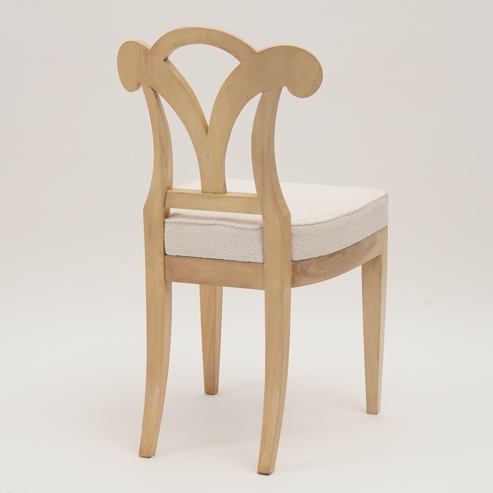 Eclectica. Biedermeier Chair Collection. Model No. Johanna-Sophie, weiße Ausführung (21. Jahrhundert und zeitgenössisch) im Angebot