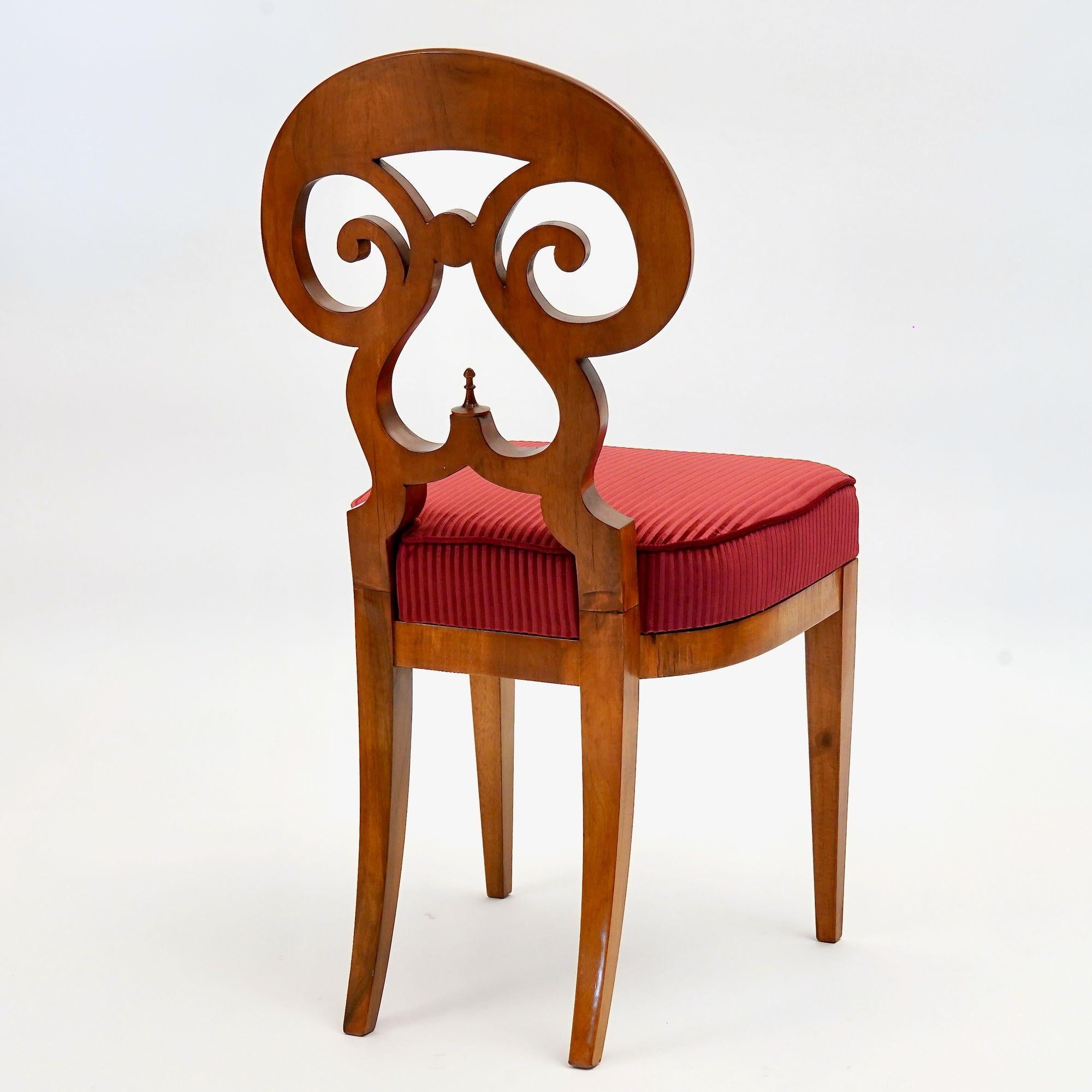 XXIe siècle et contemporain Eclectica. Collection Biedermeier Chair. Model No No Theresia, finition noyer en vente