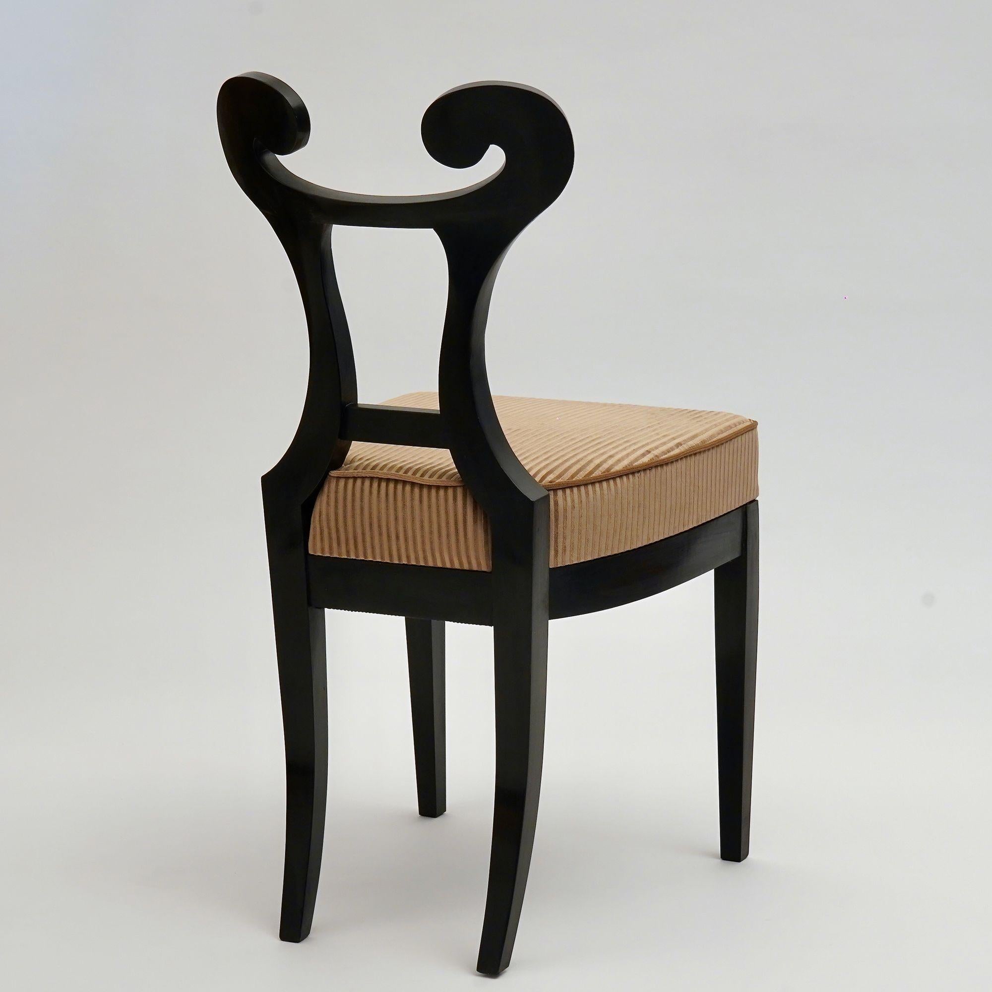Eclectica. Biedermeier Chair Collection. Model No. Otto-Karl, Ebonisierte Ausführung (Samt) im Angebot