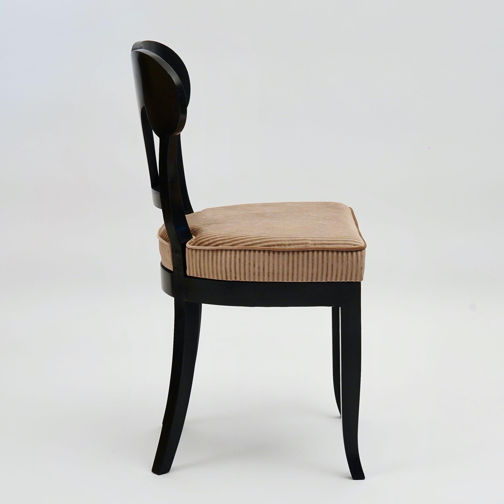 Eclectica. Biedermeier Chair Collection. Wilhelmine-Henriette. Ebonisierte Oberfläche (Italienisch) im Angebot