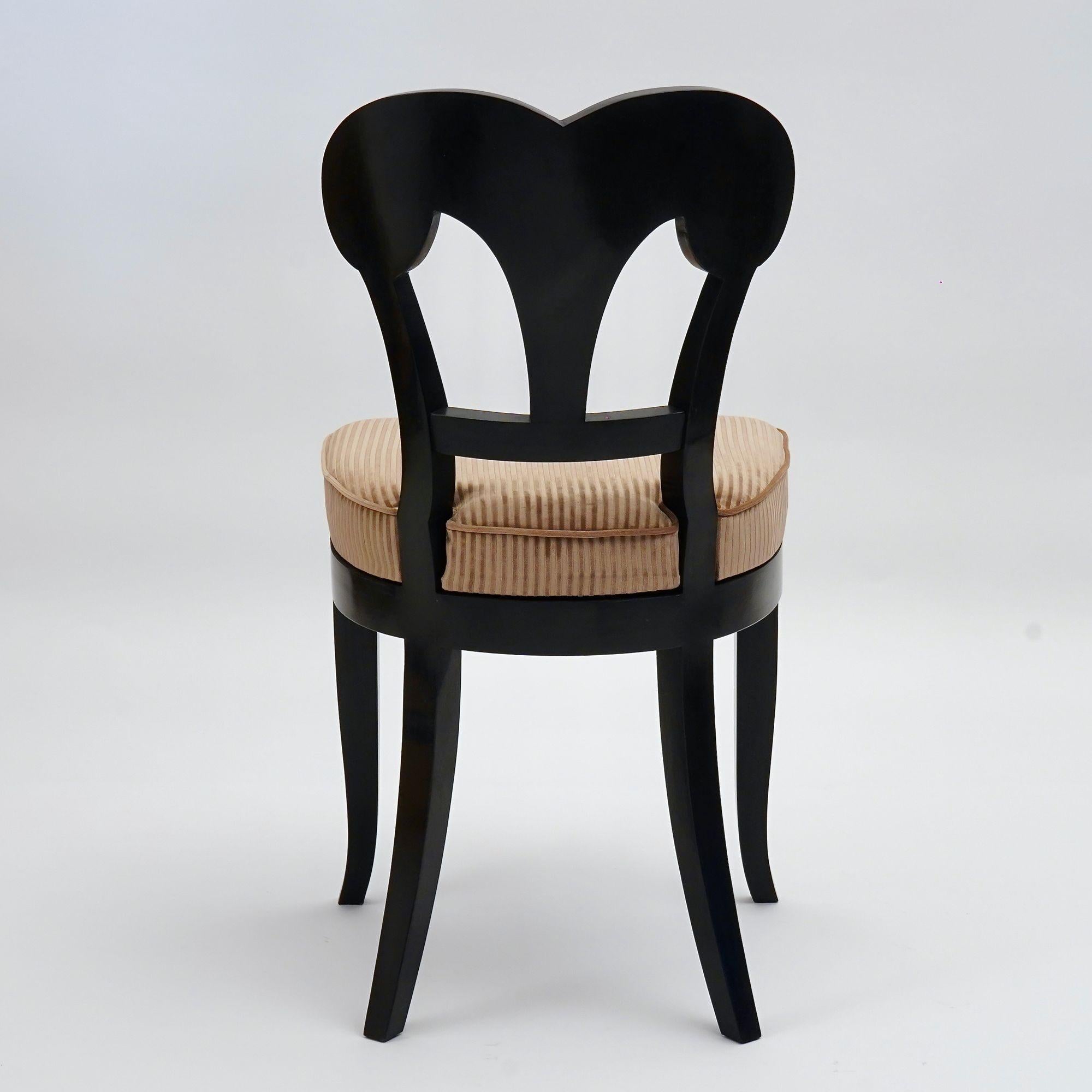 Eclectica. Biedermeier Chair Collection. Wilhelmine-Henriette. Ebonisierte Oberfläche im Angebot 1