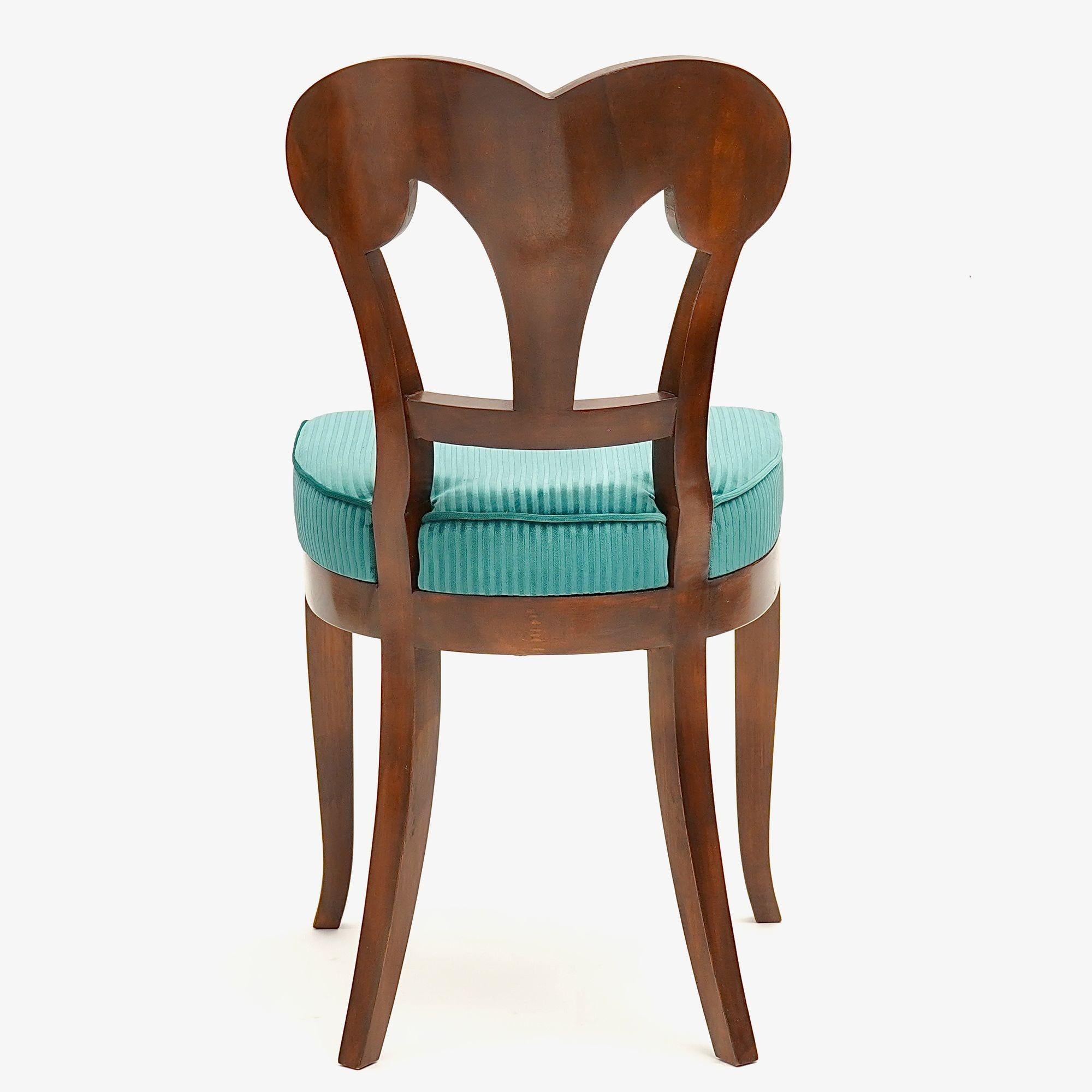 Velluto Eclettica. Collezione di sedie Biedermeier. Wilhelmine-Henriette, finitura noce in vendita