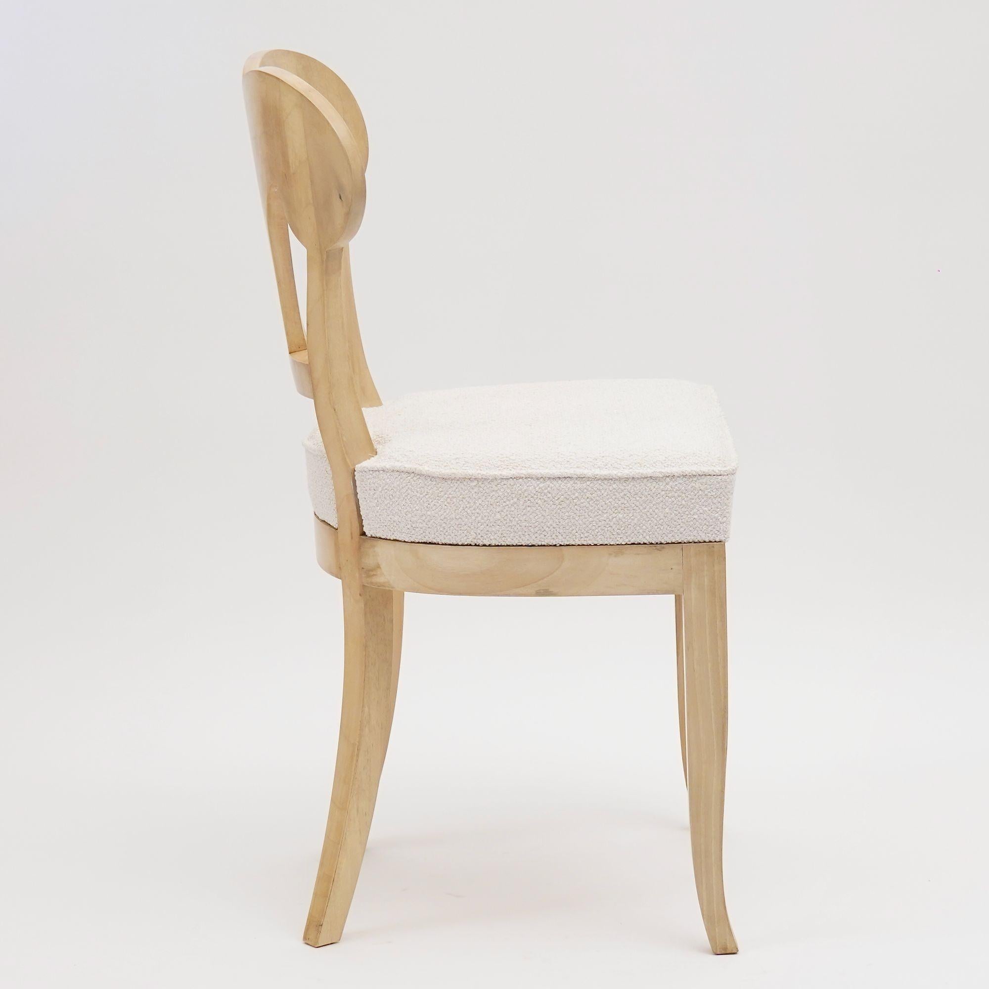 Intagliato a mano Eclettica. Collezione di sedie Biedermeier_Modello Wilhelmine-Henriette, finitura Whiting in vendita