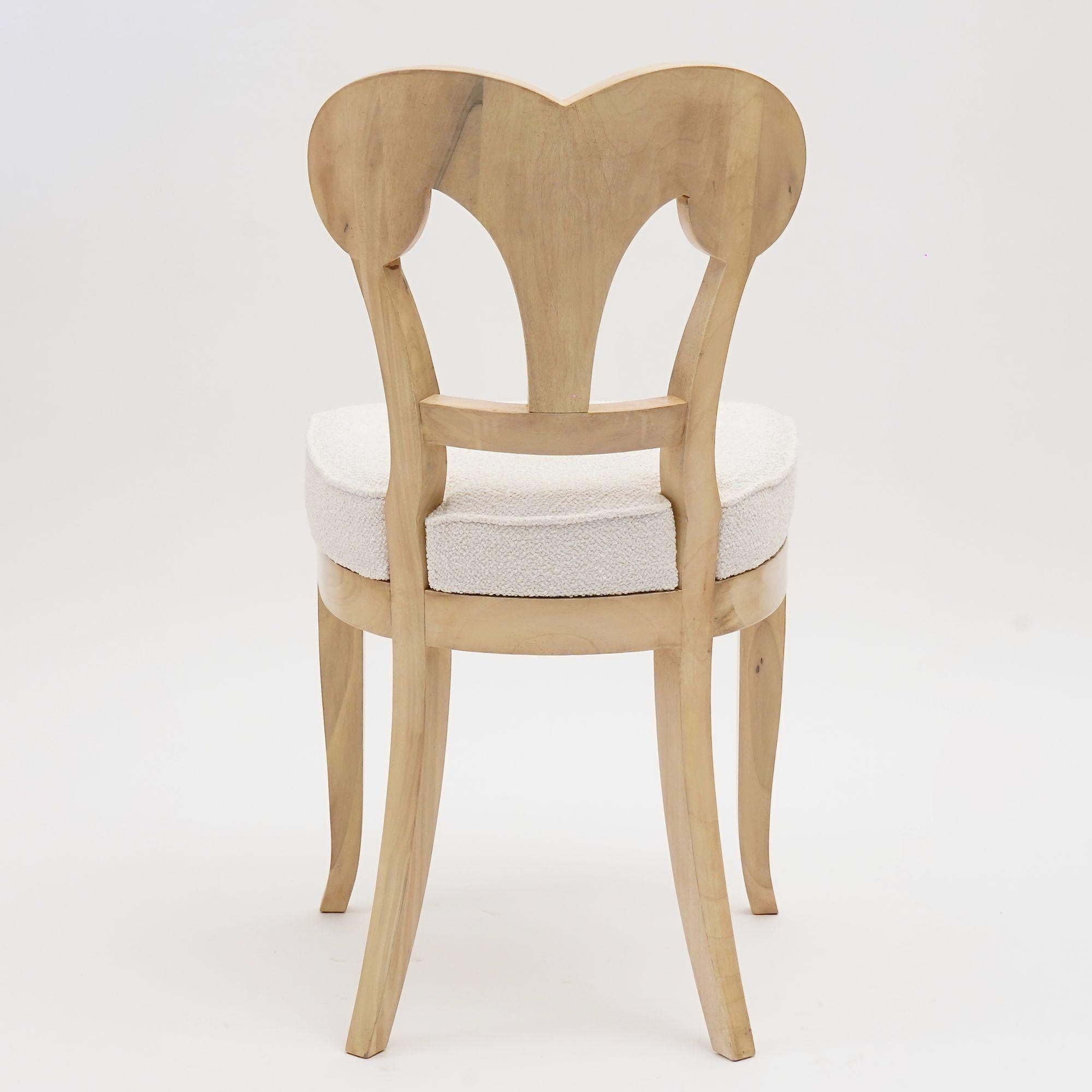 Bouclé Eclettica. Collezione di sedie Biedermeier_Modello Wilhelmine-Henriette, finitura Whiting in vendita