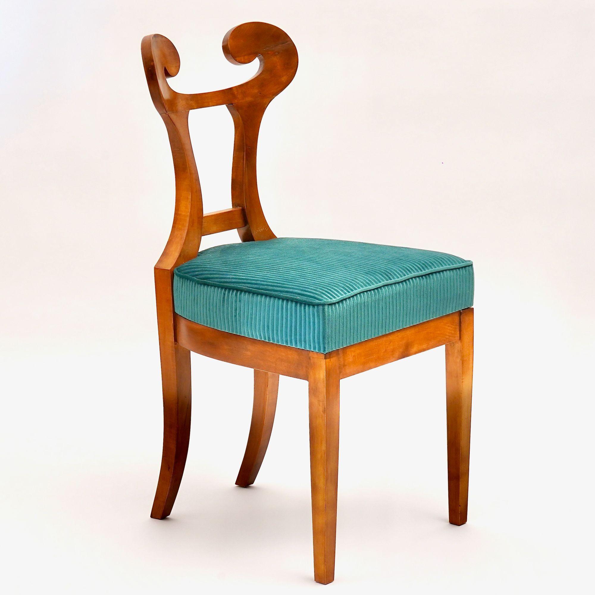 Eclectica, set of 8 Walnut Biedermeier dining Chairs each in different style For Sale 4