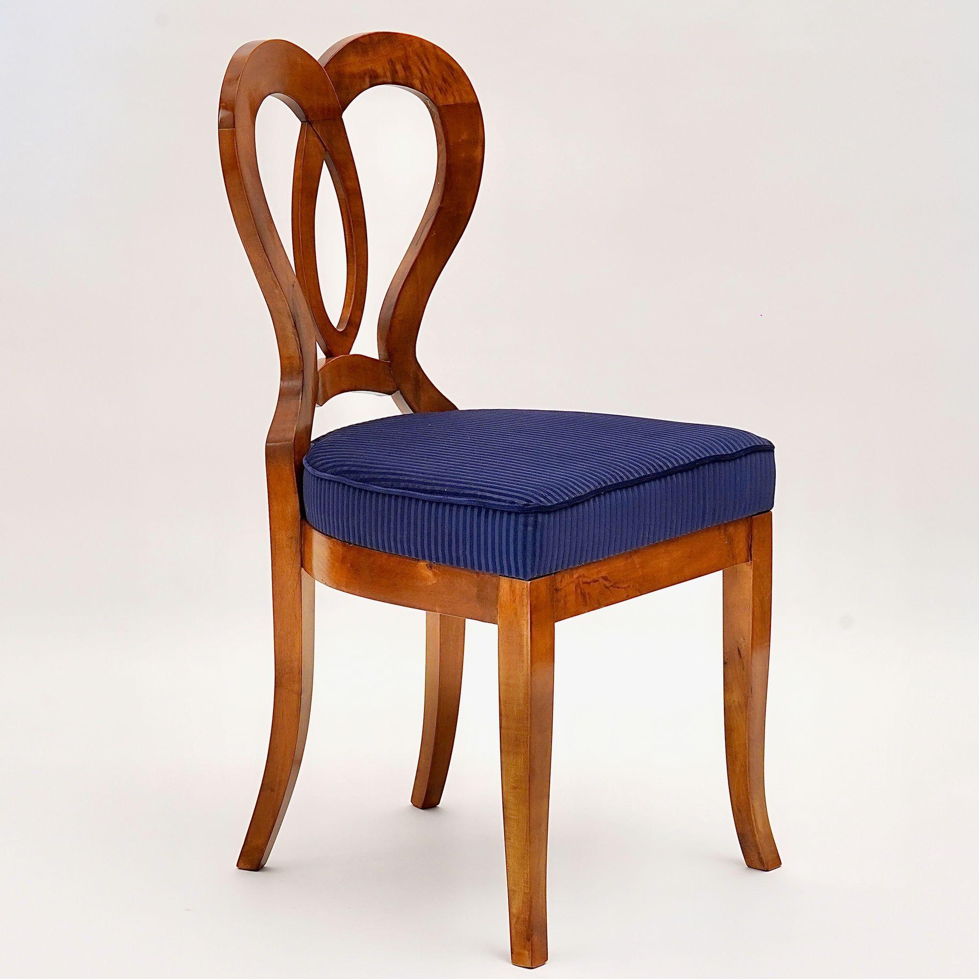 Eclectica, set of 8 Walnut Biedermeier dining Chairs each in different style For Sale 6