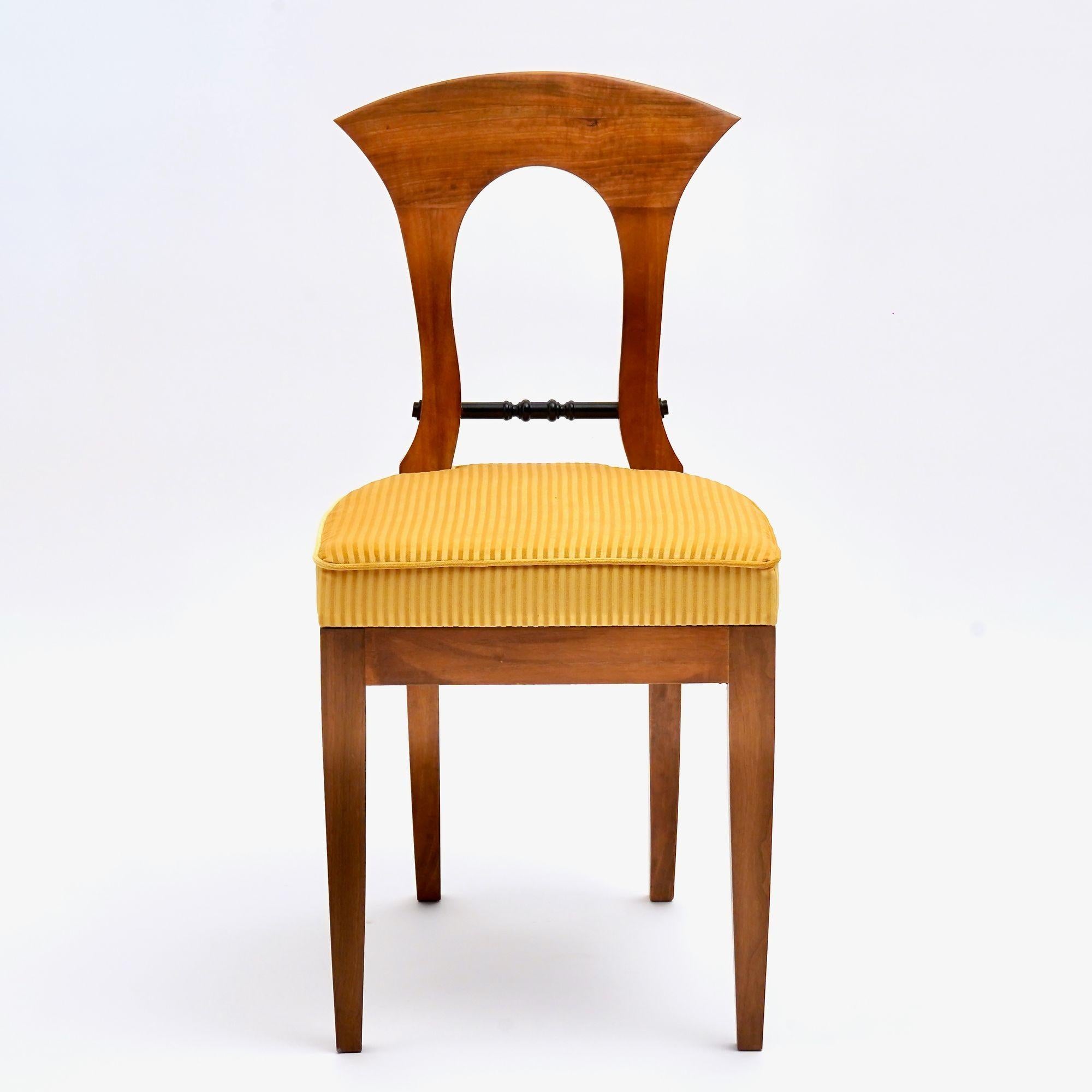 Eclectica, set of 8 Walnut Biedermeier dining Chairs each in different style For Sale 7