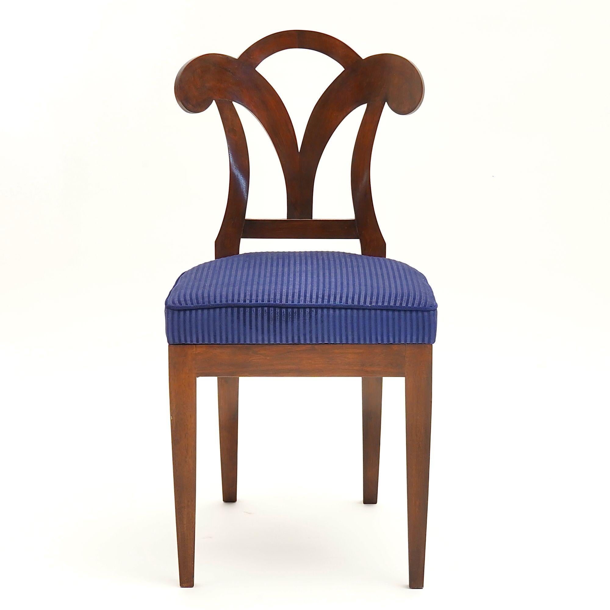 Eclectica, set of 8 Walnut Biedermeier dining Chairs each in different style For Sale 9