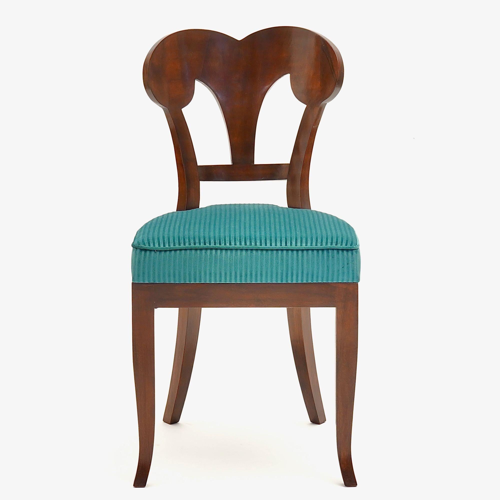 Eclectica, set of 8 Walnut Biedermeier dining Chairs each in different style For Sale 11