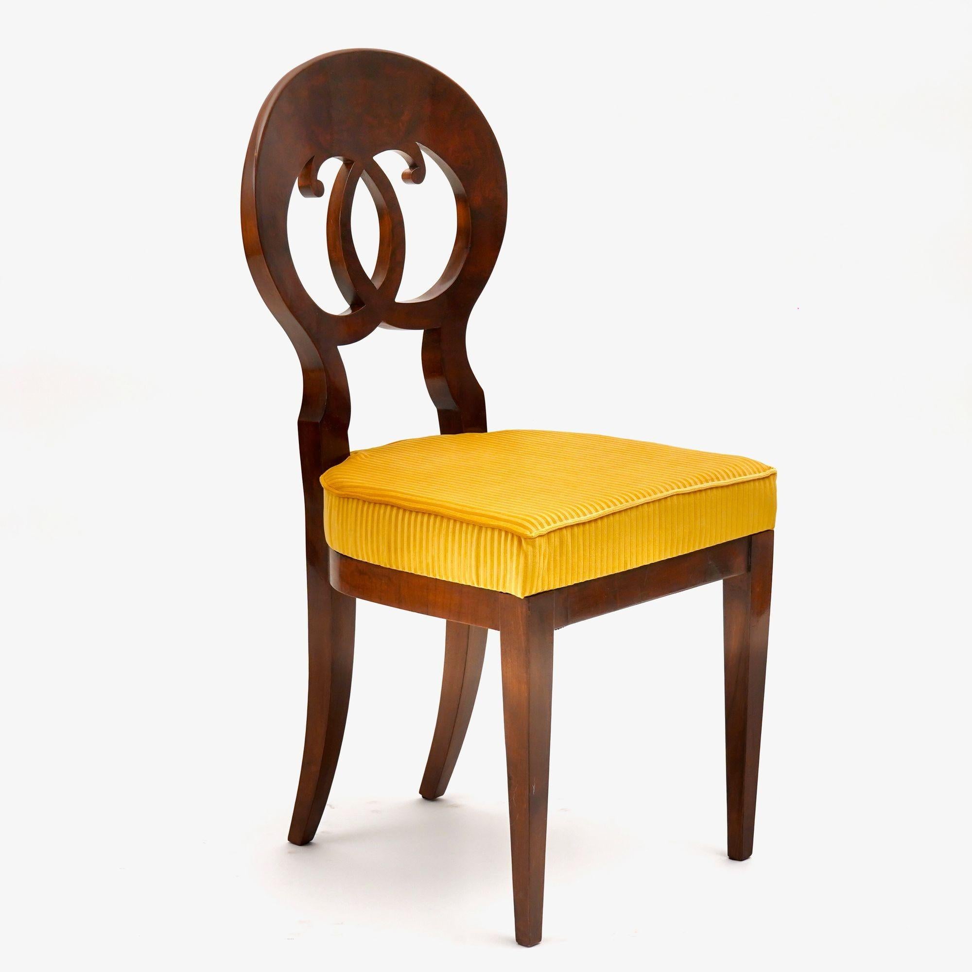 Eclectica, set of 8 Walnut Biedermeier dining Chairs each in different style For Sale 2