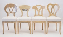 Eclectica, set di 8 sedie da pranzo Biedermeier bianche, ognuna in uno stile differente